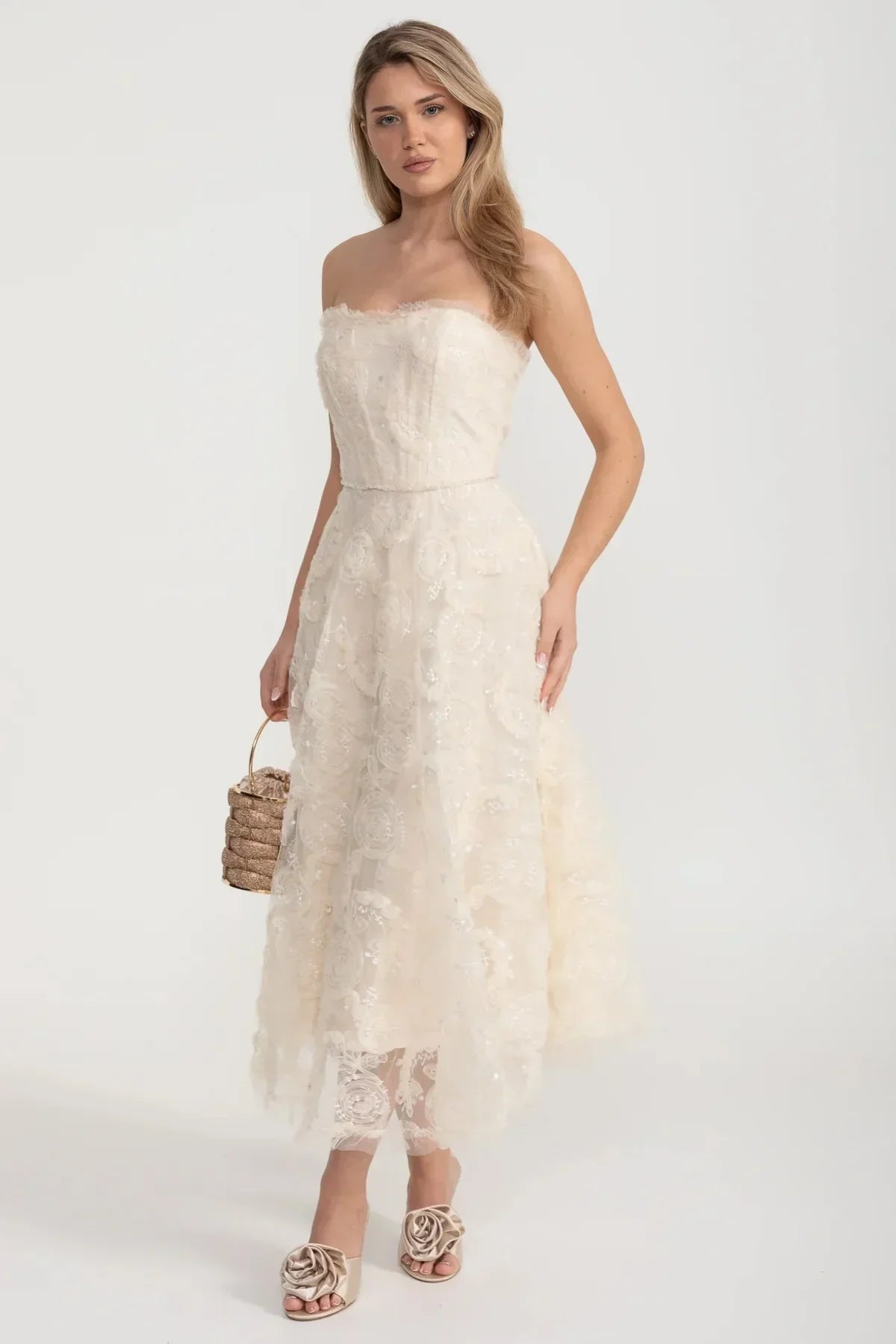 Gövdesi Gömme ve Çiçek Motifli Straplez Dantel Elbise - Ivoire