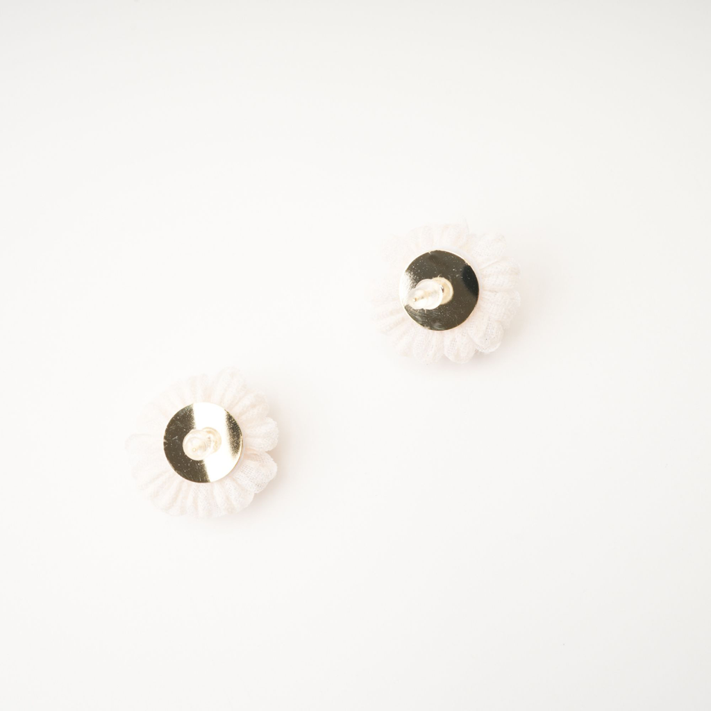 Juana çiçek motifli küpe