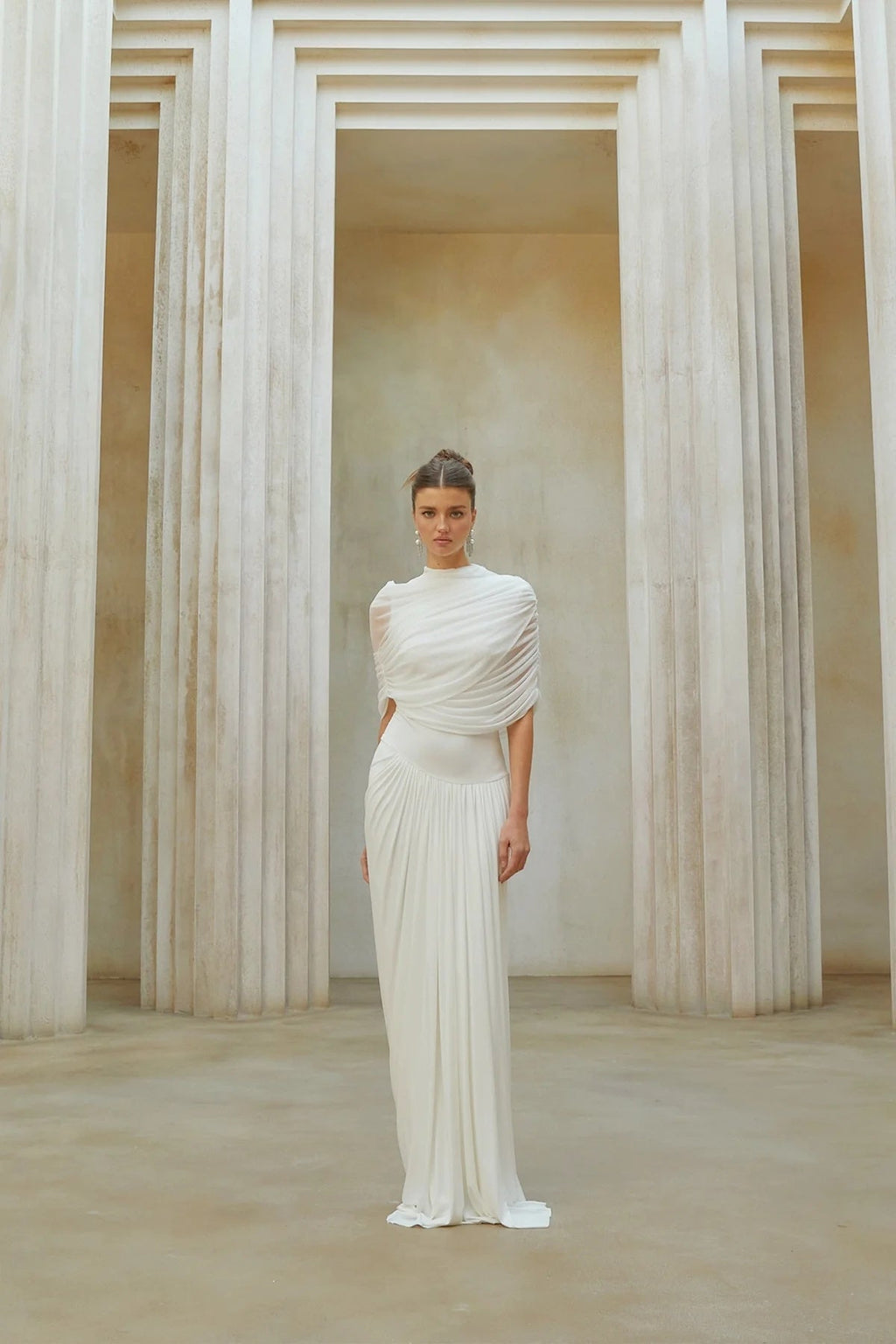 Asimetrik pilili maksi elbise