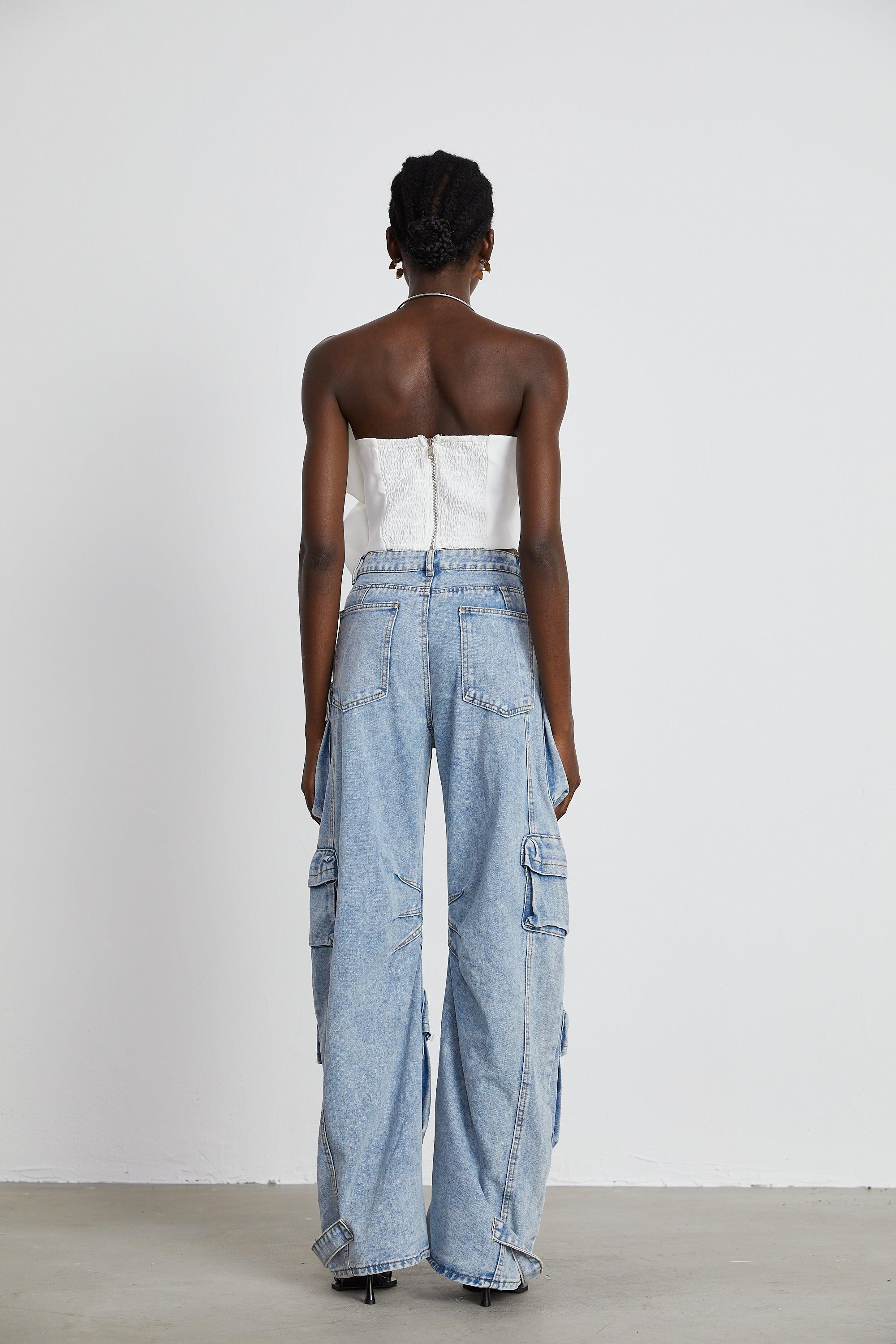 Flora Elegance Beyaz 3D Çiçek Detaylı Straplez Bluz