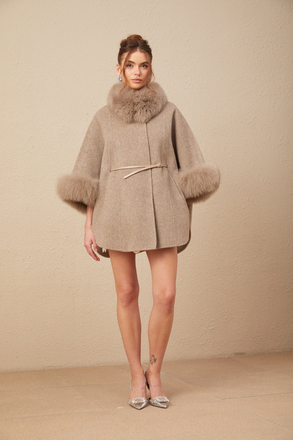 Kürk Detaylı Kemerli Pelerin Kaban