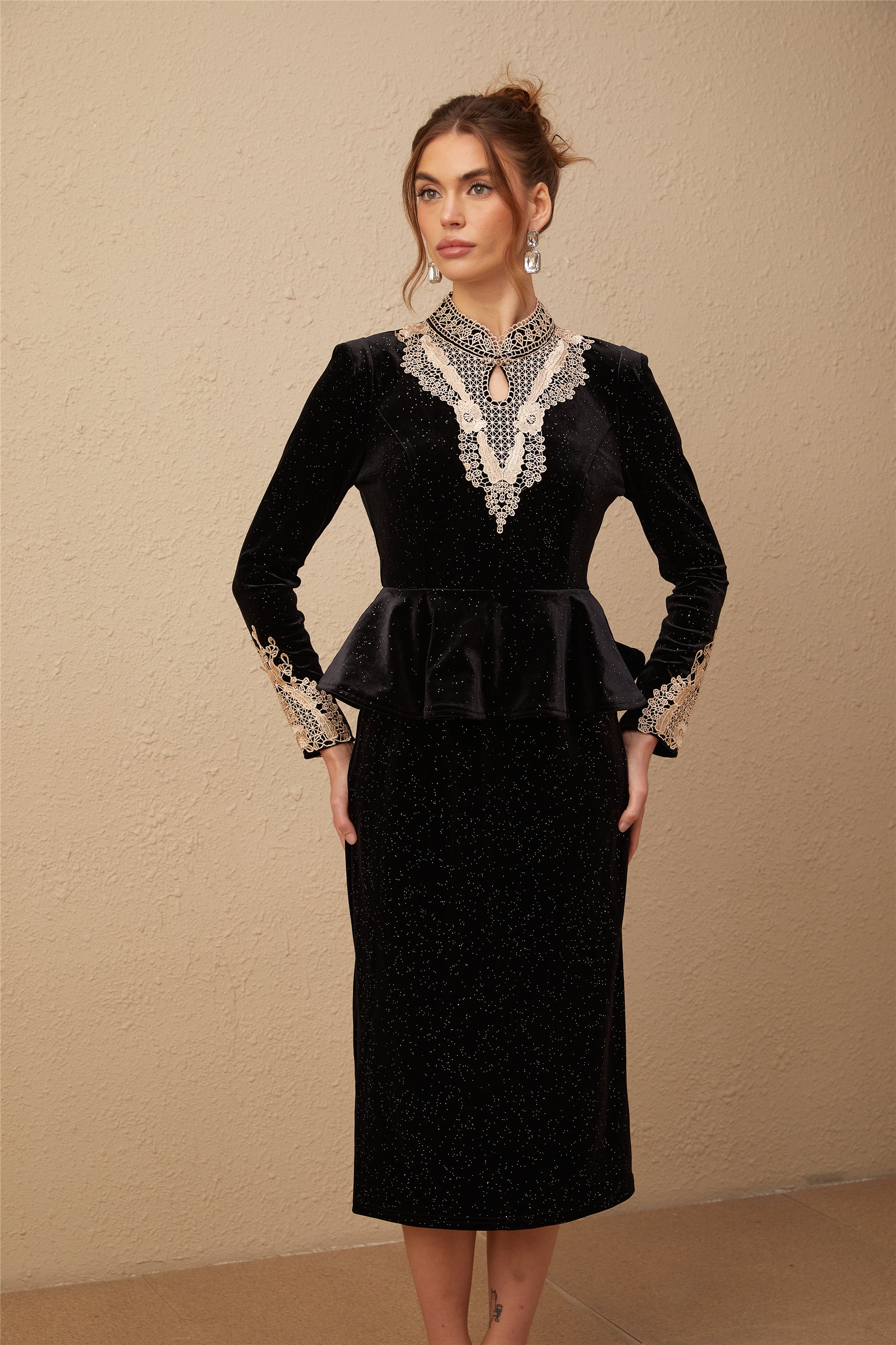 Roxane siyah kadife süslemeli midi elbise