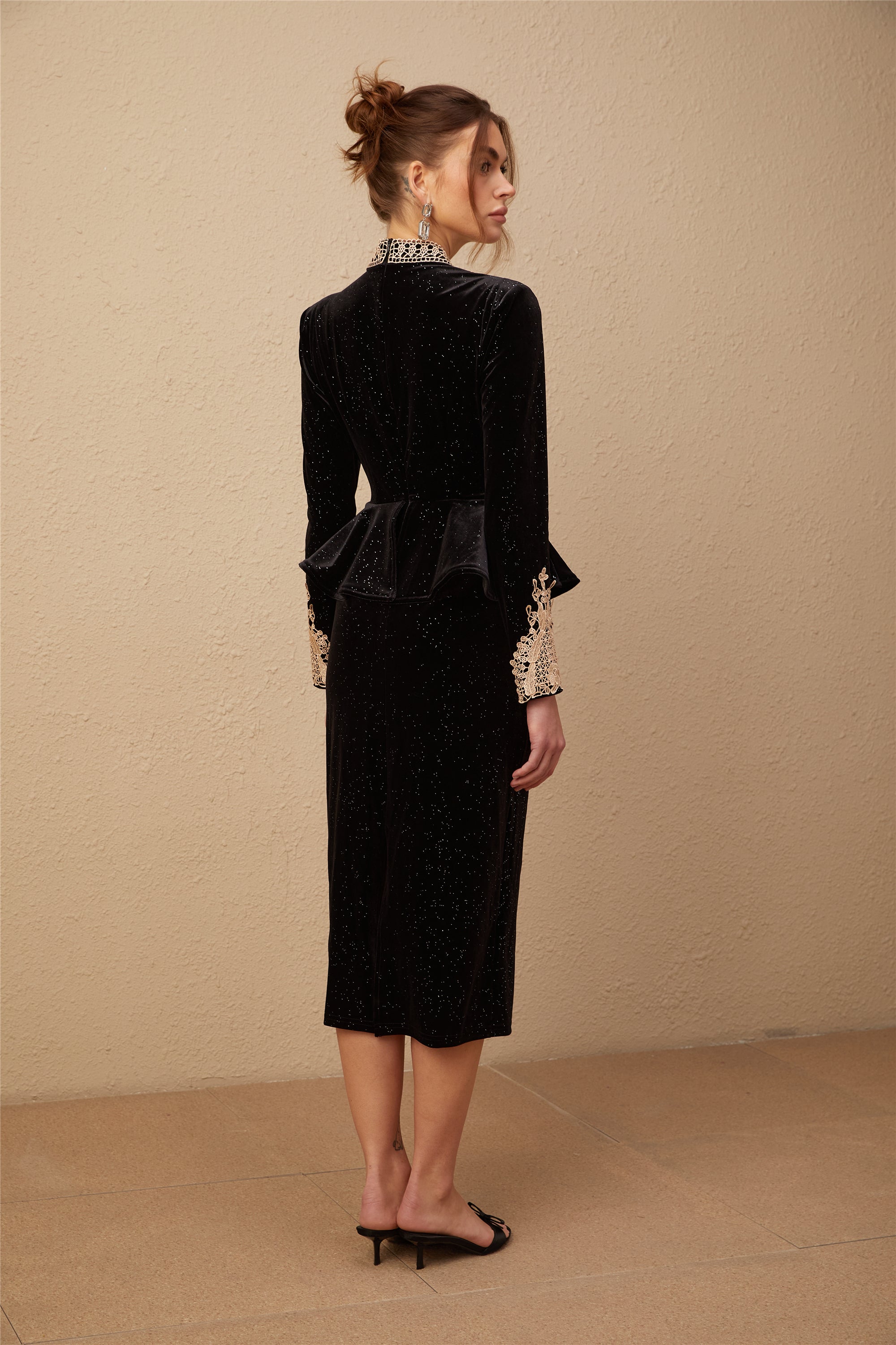 Roxane siyah kadife süslemeli midi elbise