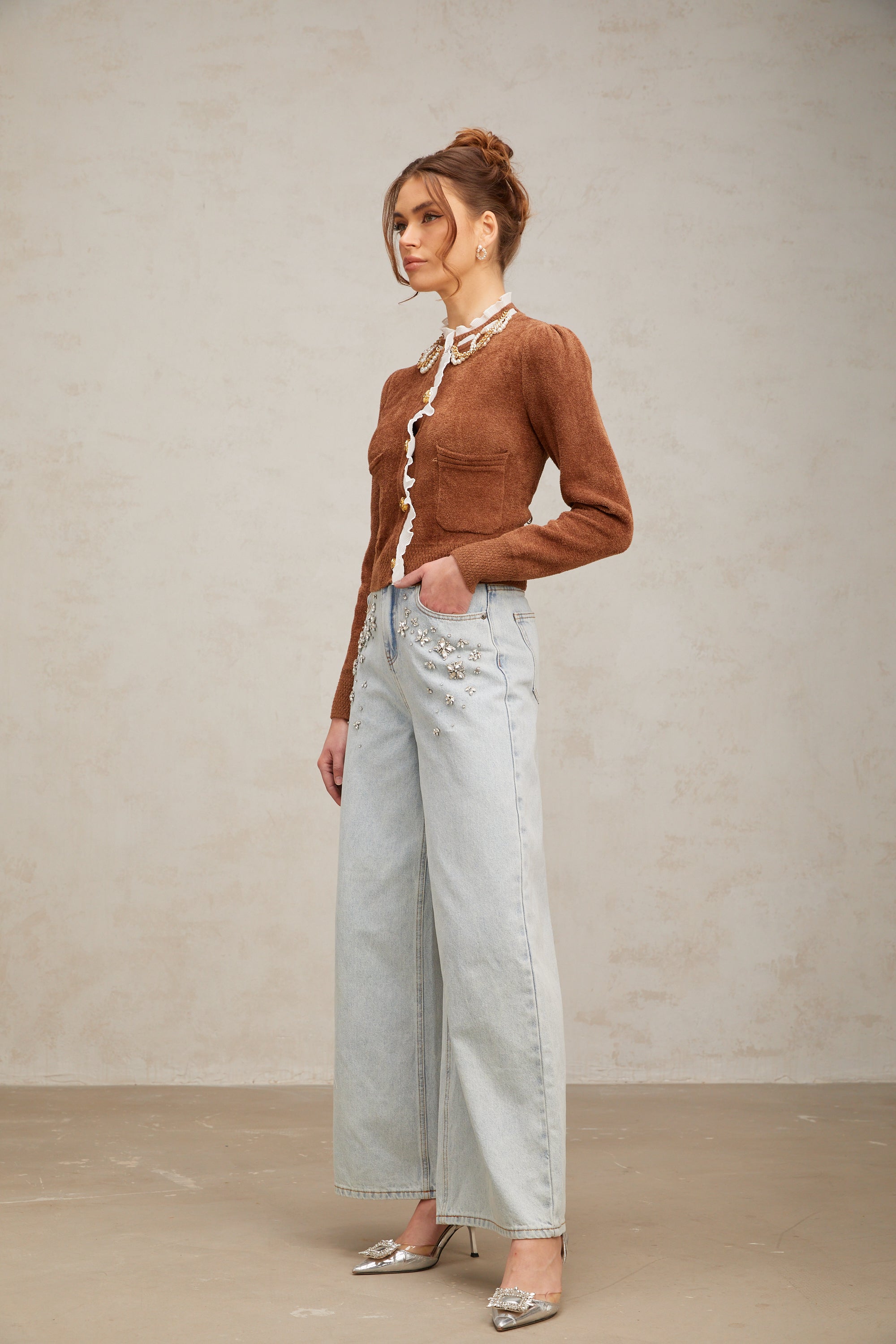 Taş İşlemeli Fırfırlı Örgü Hırka