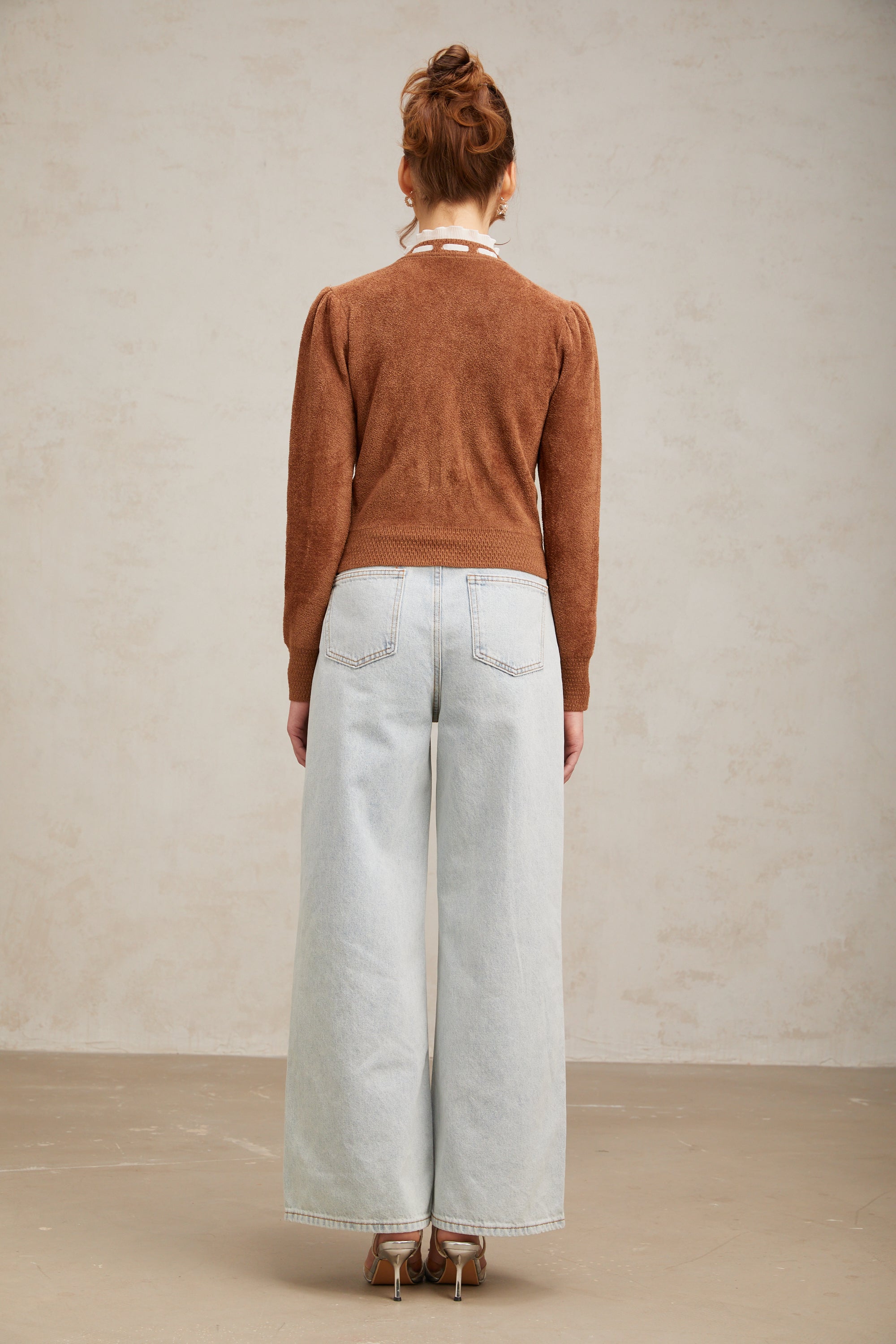 Taş İşlemeli Fırfırlı Örgü Hırka