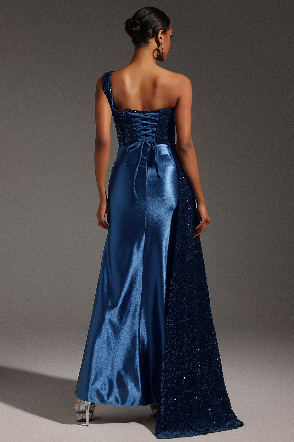 Kerla Tek Omuzlu Payetli Yırtmaçlı Kadife Maxi Elbise