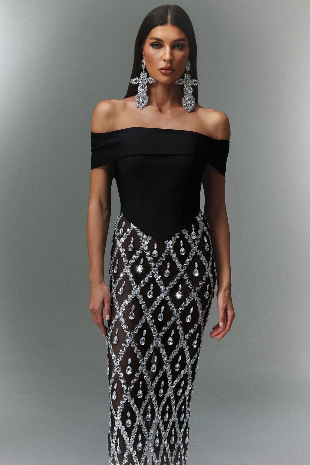 Omuzu Açık Taş Detaylı Maksi Elbise