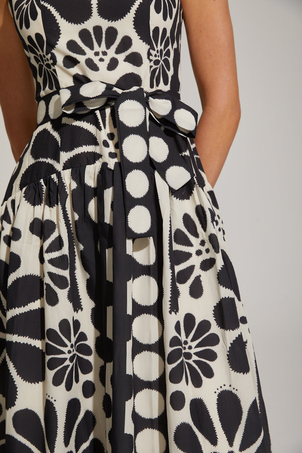 Briony Monét Çiçekli Mozaik Midi Elbise