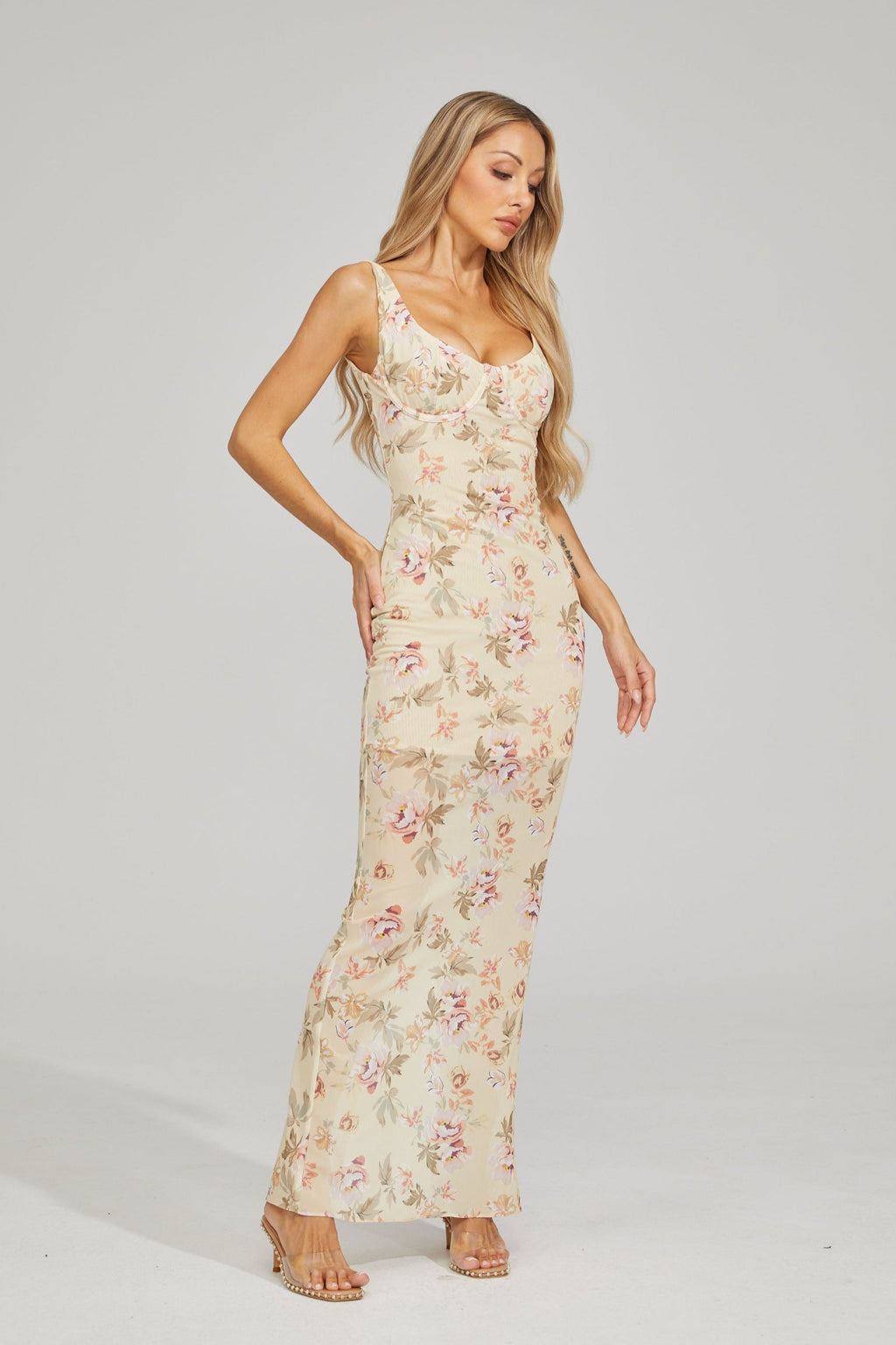Çiçek İşlemeli Maxi Elbise