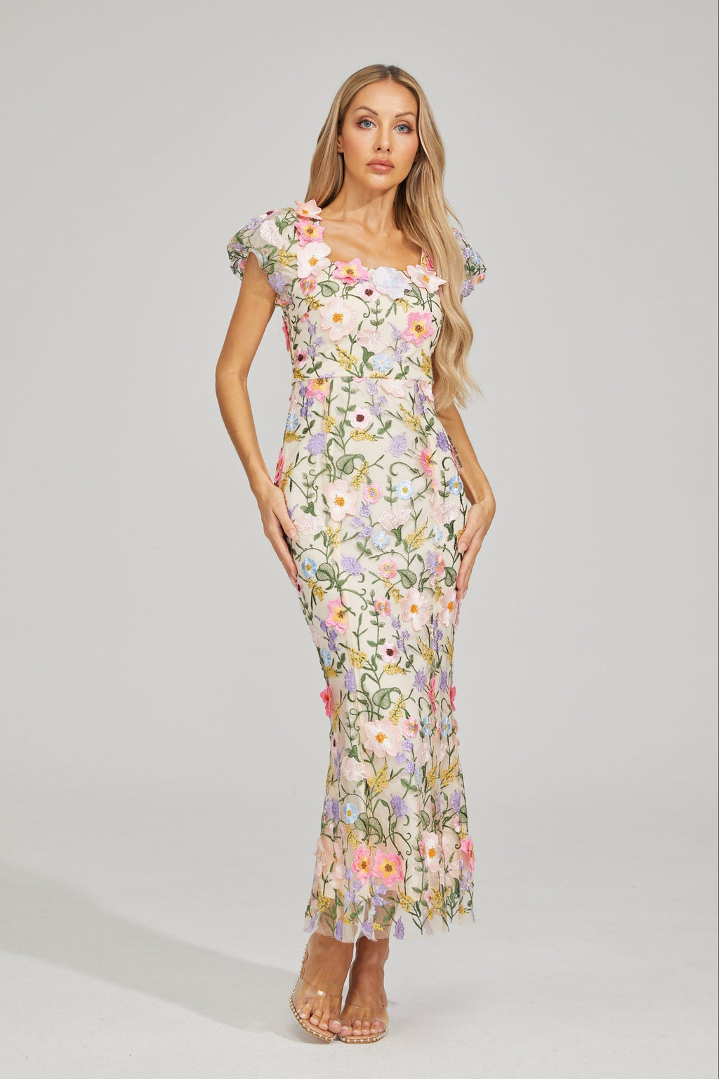 Çiçek İşlemeli Maxi Elbise