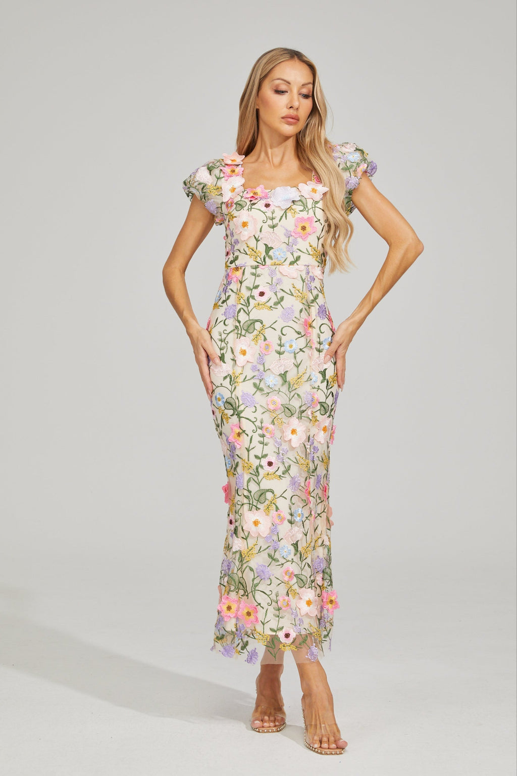 Çiçek İşlemeli Maxi Elbise
