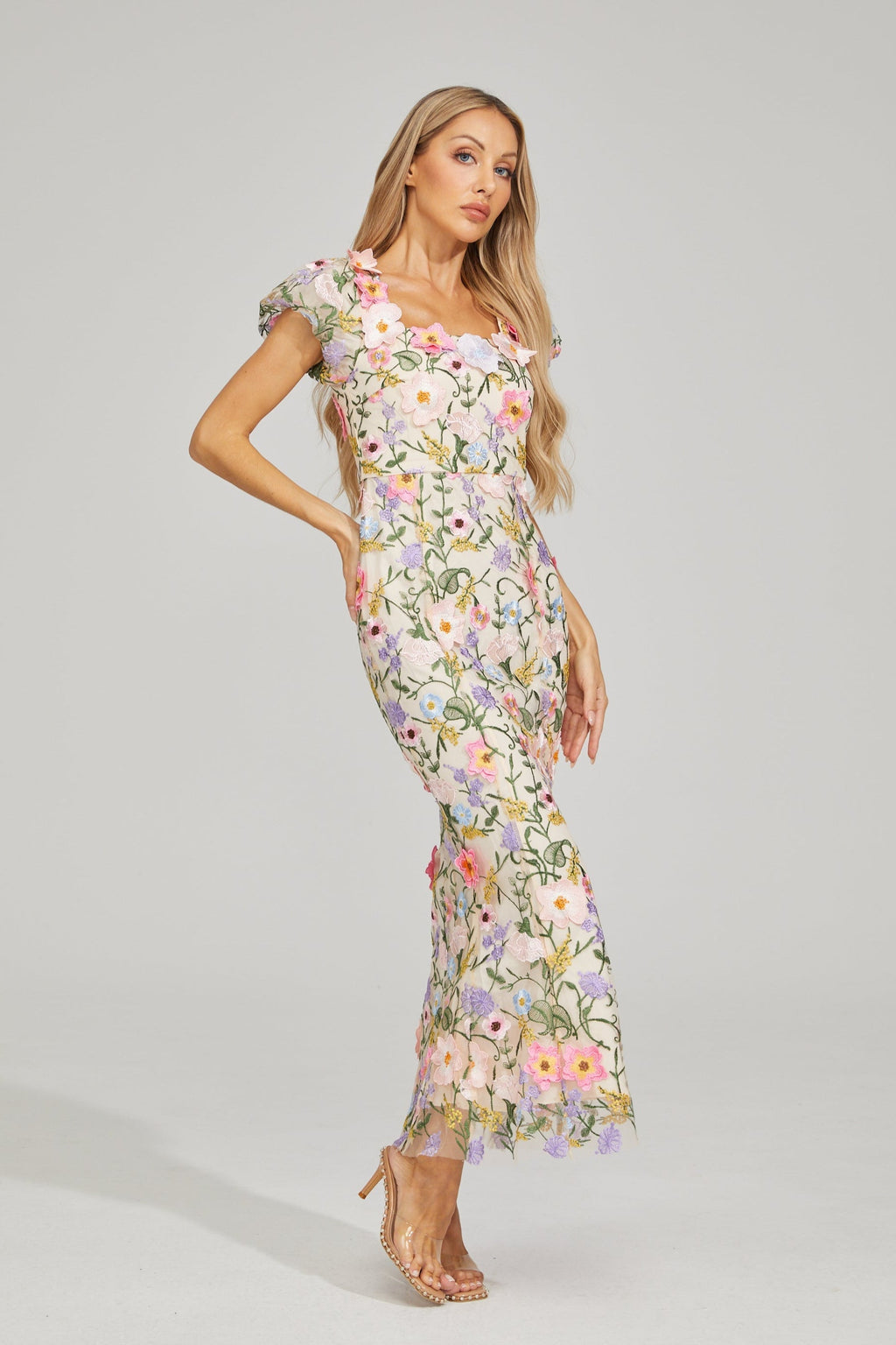 Çiçek İşlemeli Maxi Elbise