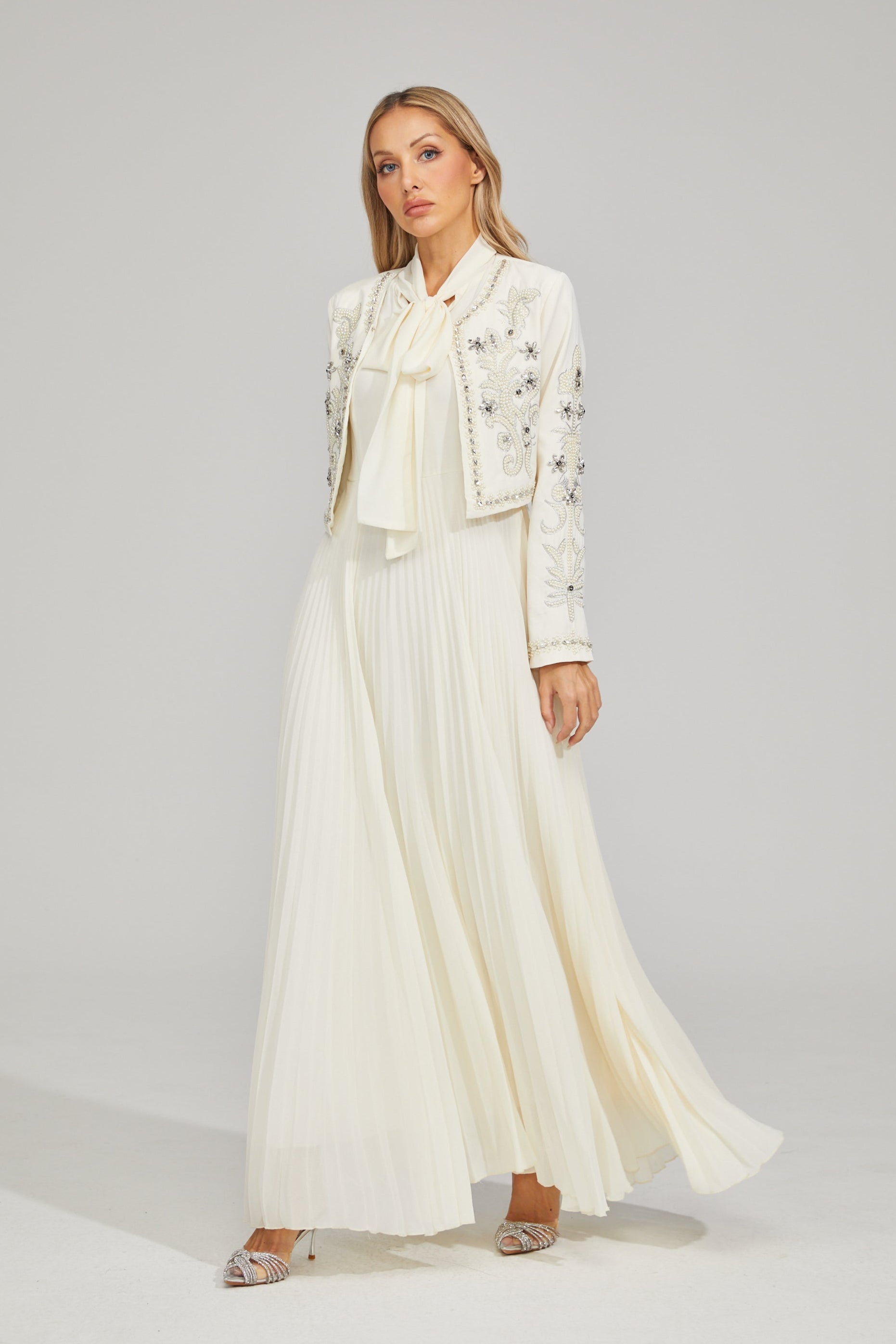 Pileli Maxi Elbise ve Kısa Ceket Takımı