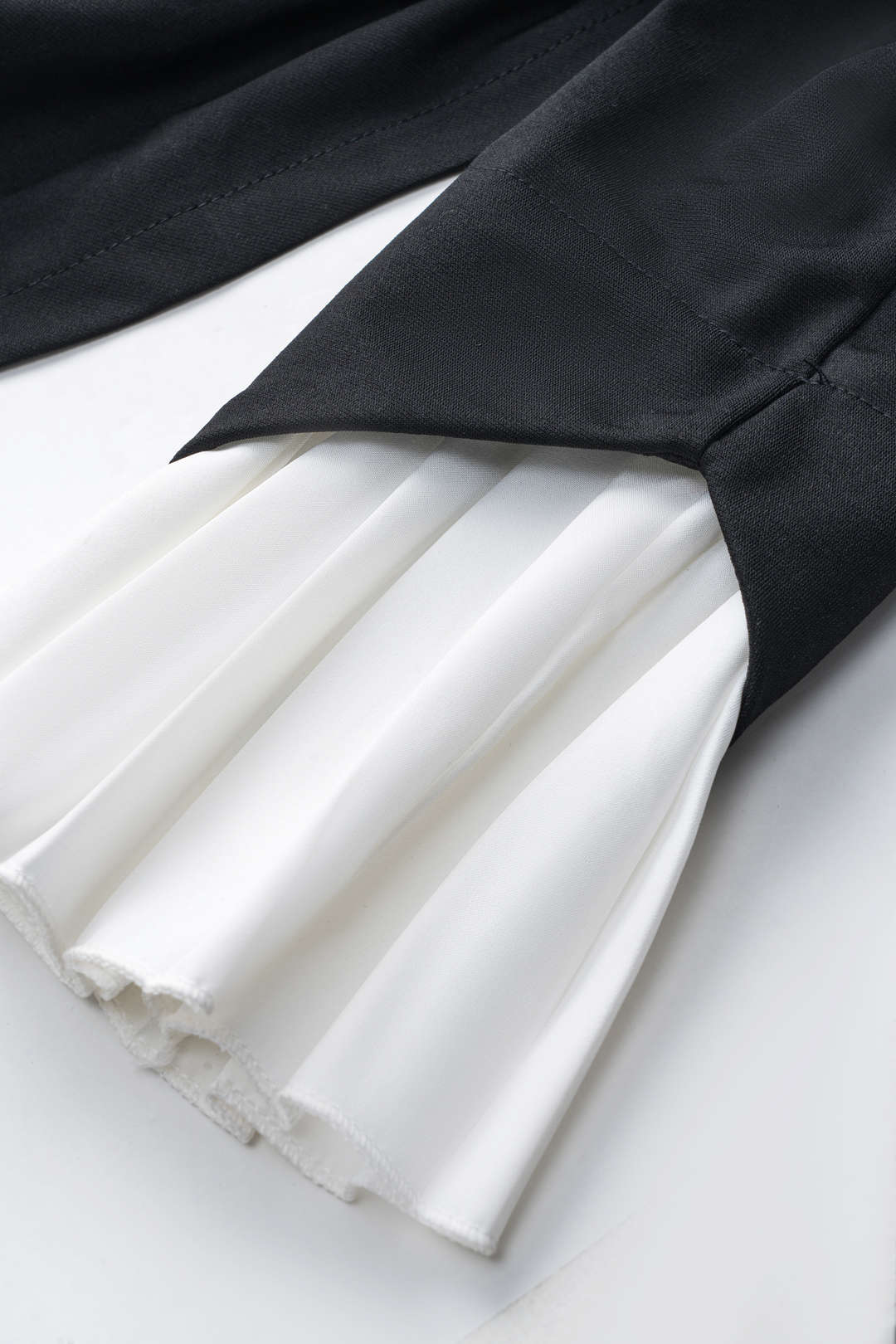 Kontrast Piliseli Düğmeli Cep Uzun Kollu Bluz ve Geniş Paça Pantolon Seti