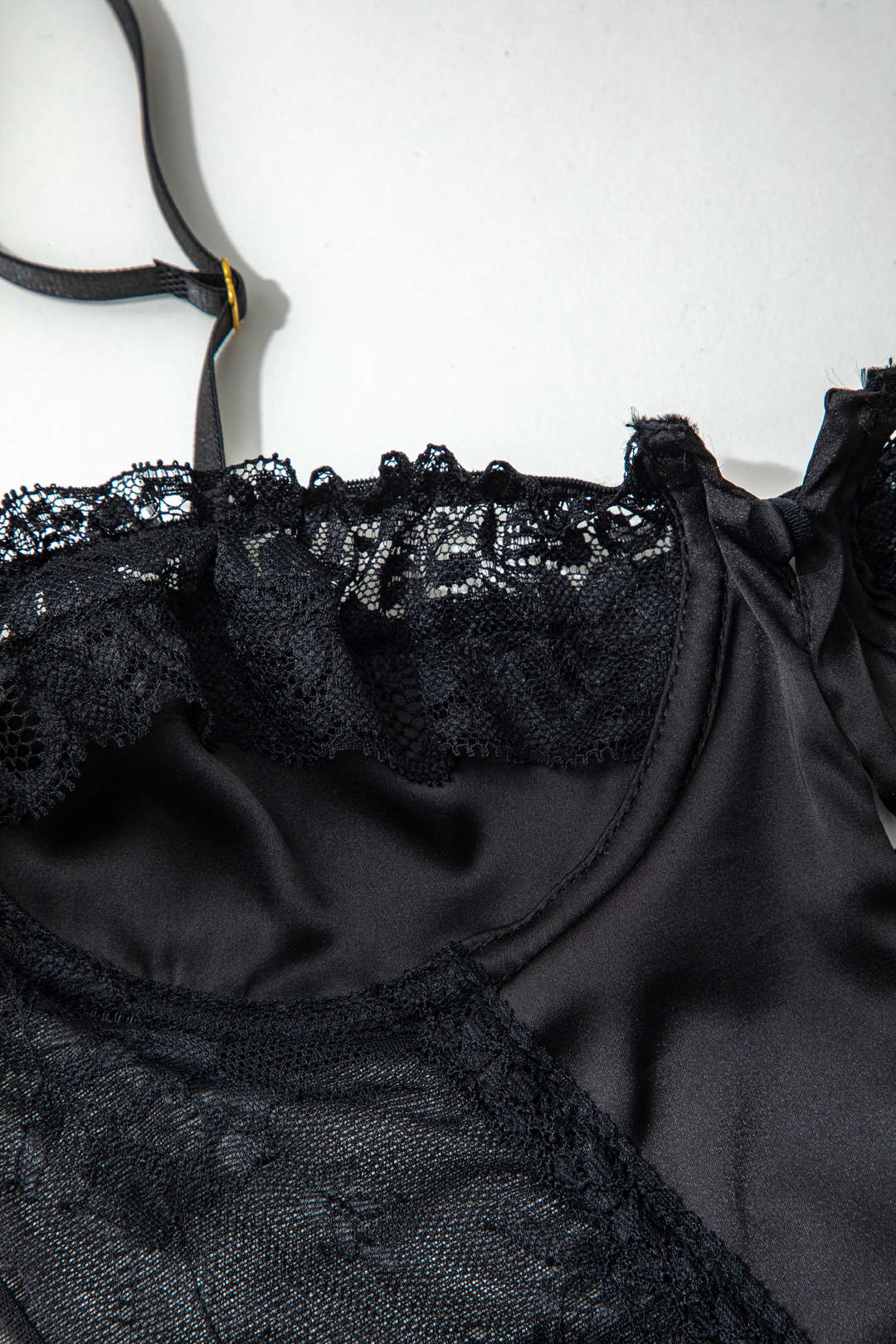 Dantel Volan Düğme Detaylı Kesik Sırt Dekolteli Lingerie Bodysuit