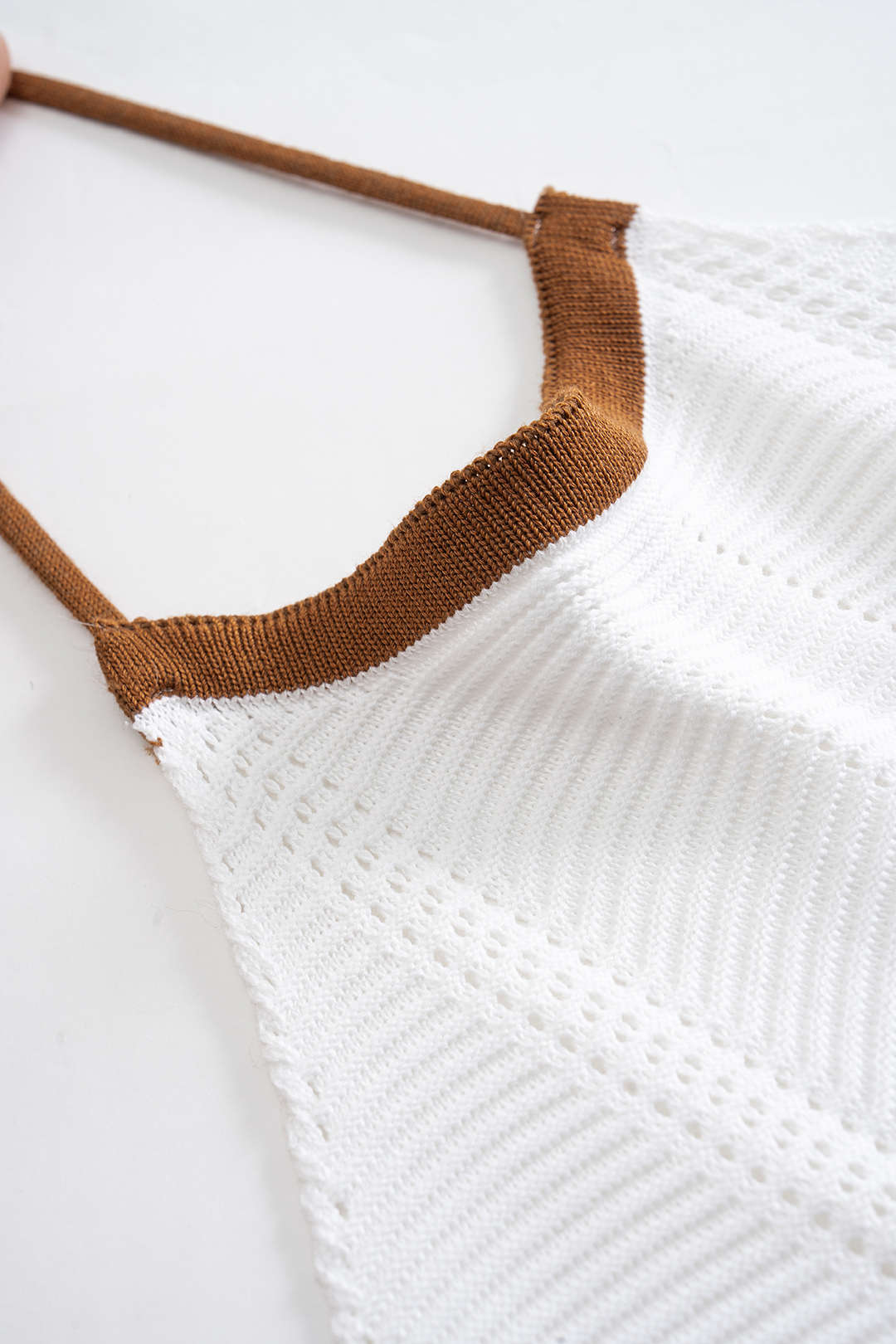 Örgü Kontrast Sırt Açık Kolsuz Halter Yaka Yırtmaçlı Elbise