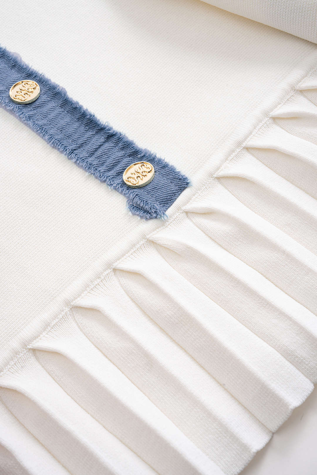 Triko Metalik Düğmeli Patiş İşlemeli Kolsuz Kazak Elbisesi