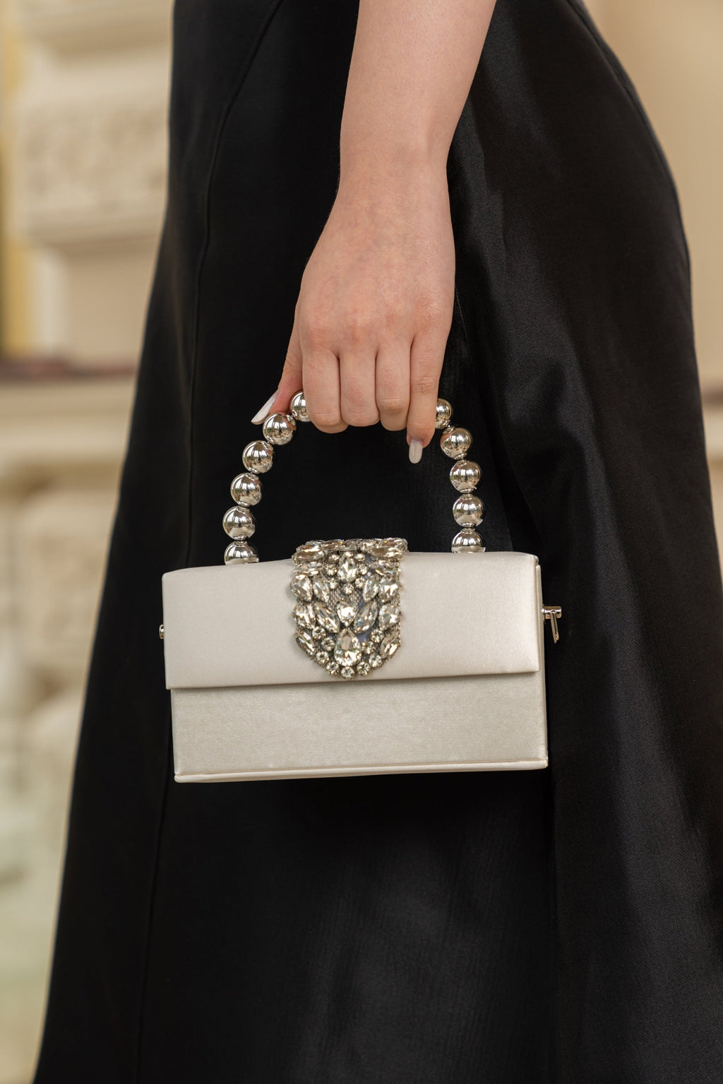 Saten Elmas Süslemeli Çanta