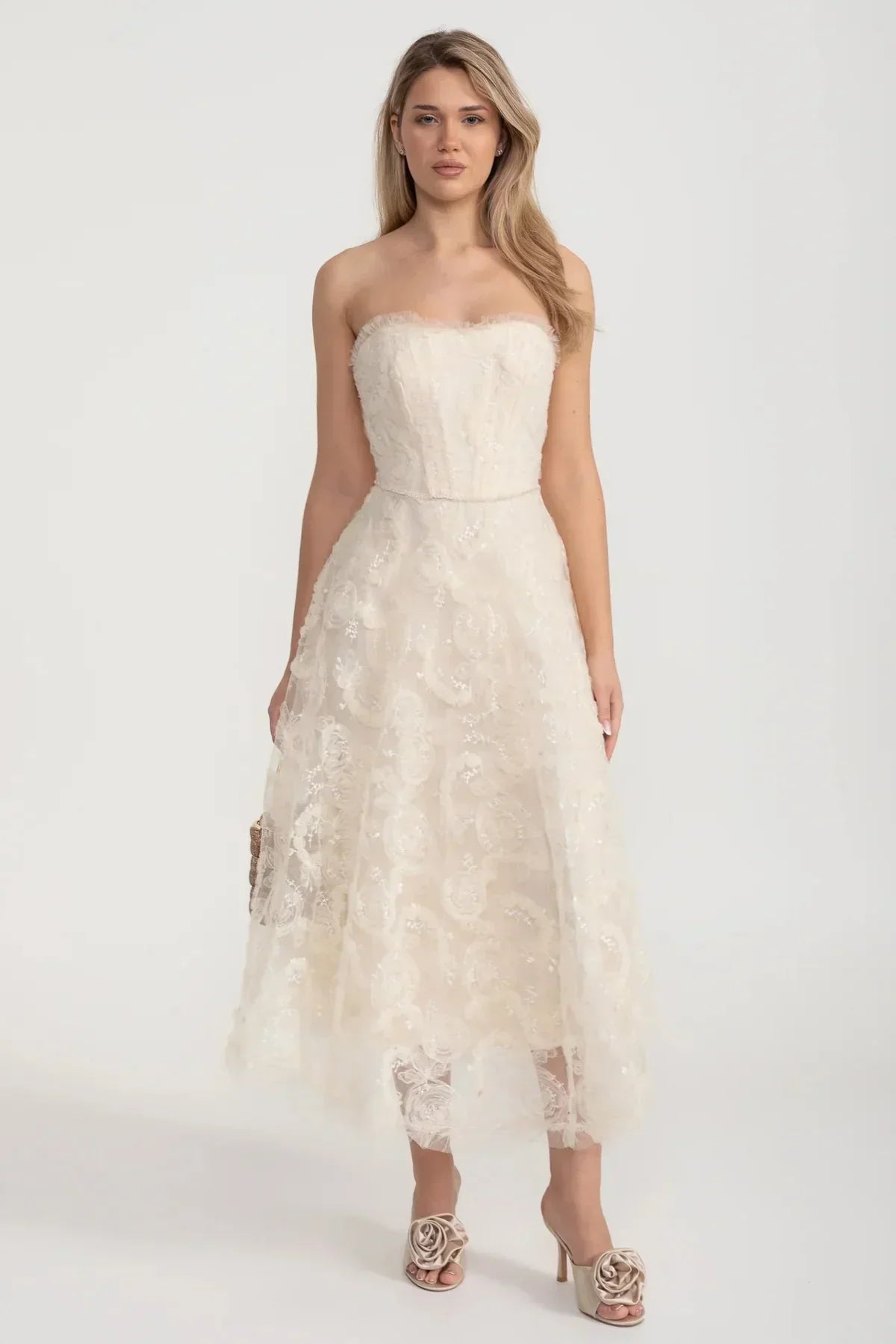 Gövdesi Gömme ve Çiçek Motifli Straplez Dantel Elbise - Ivoire