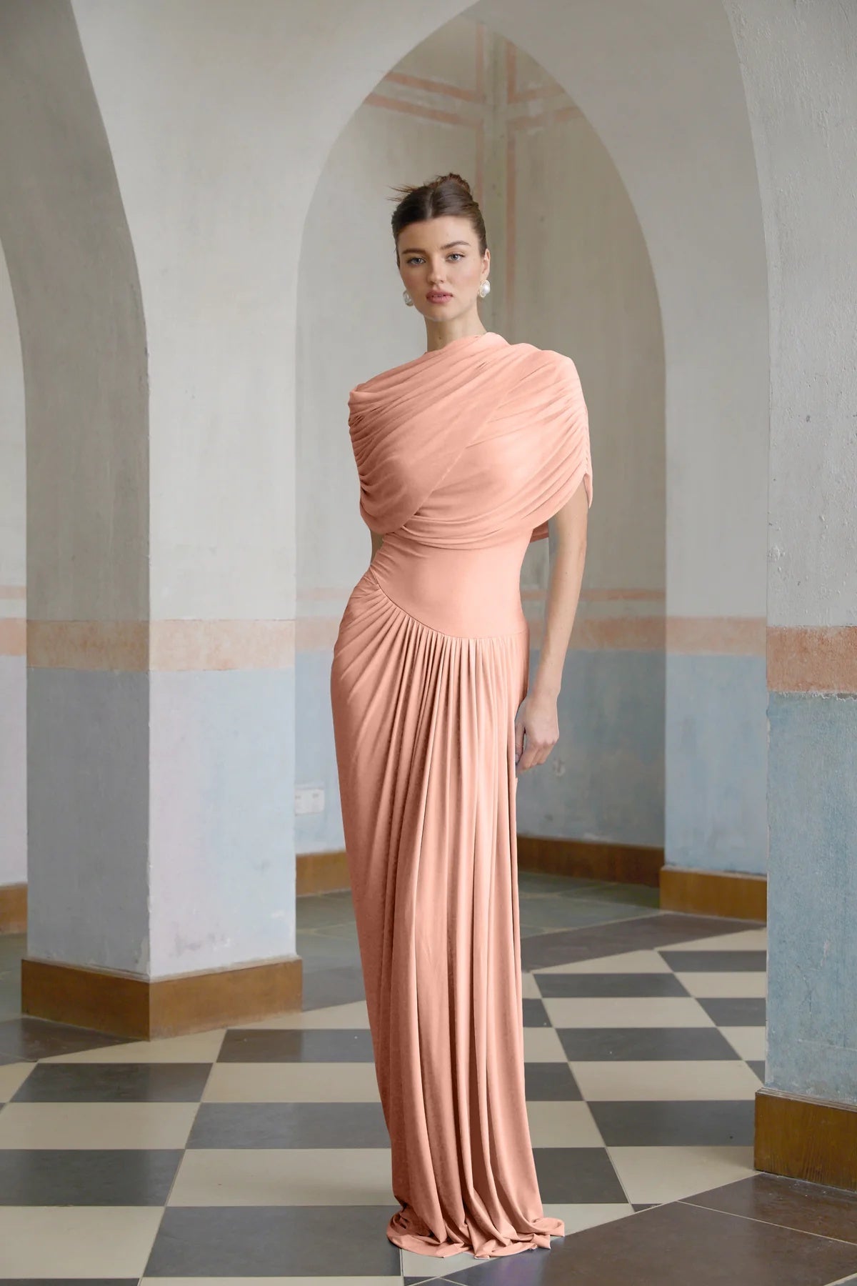 Asimetrik pilili maksi elbise