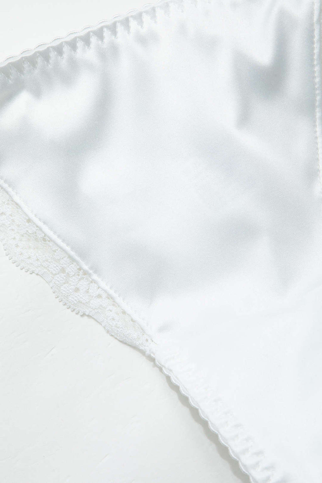 Saten Dantel Yama Detaylı Büstiyer İki Parçalı İç Giyim Takımı