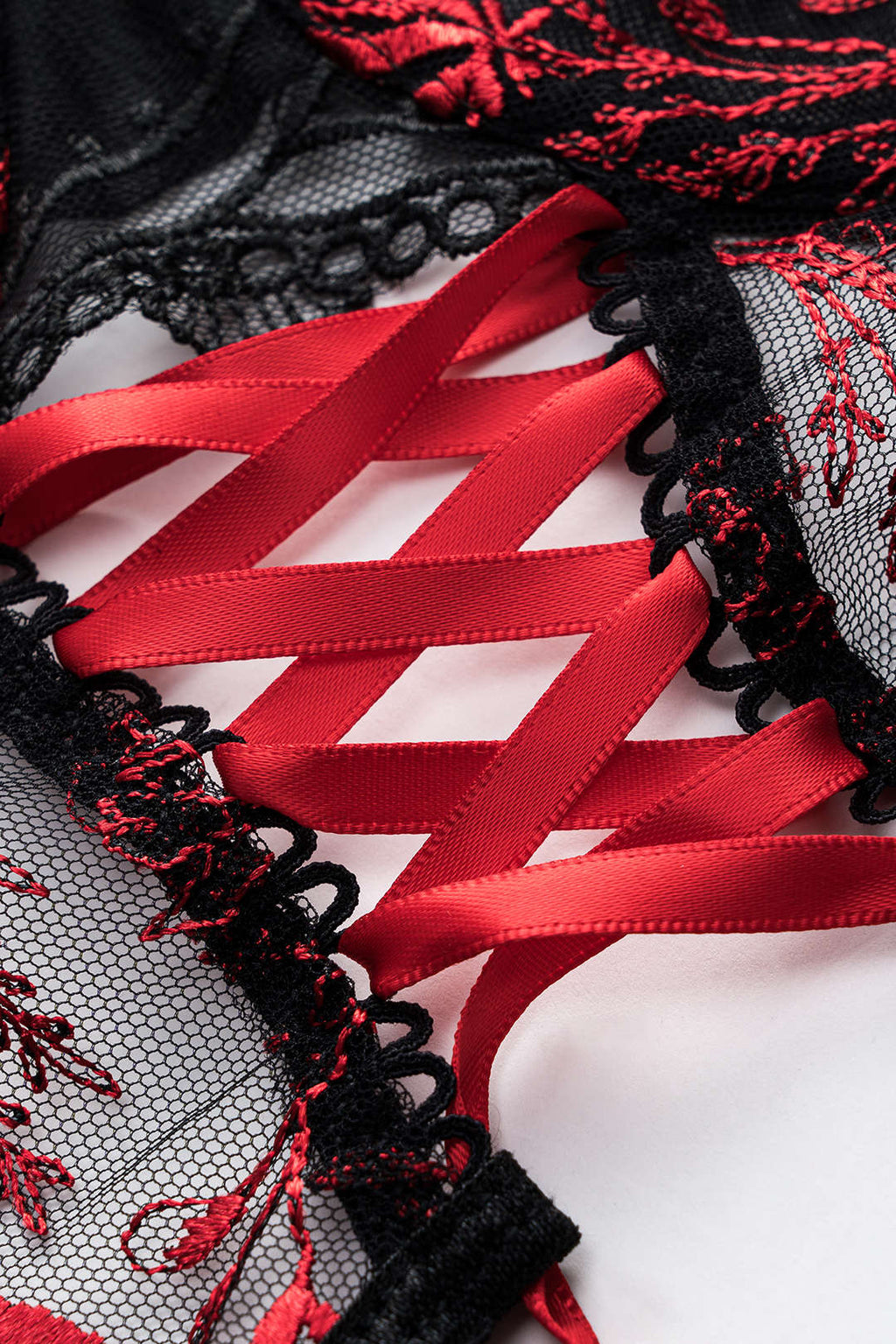 Tül Nakışlı Bağlamalı Büstiyer ve Jartiyer Takımı