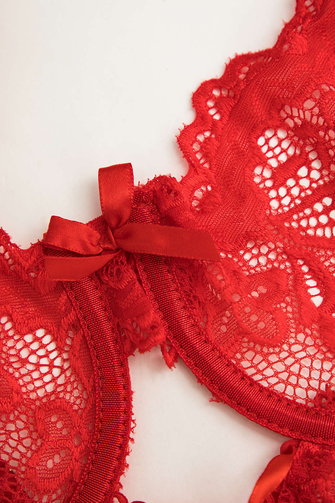 Kesik Detaylı Bağcıklı Sırt Dekolteli İç Giyim Garter Seti