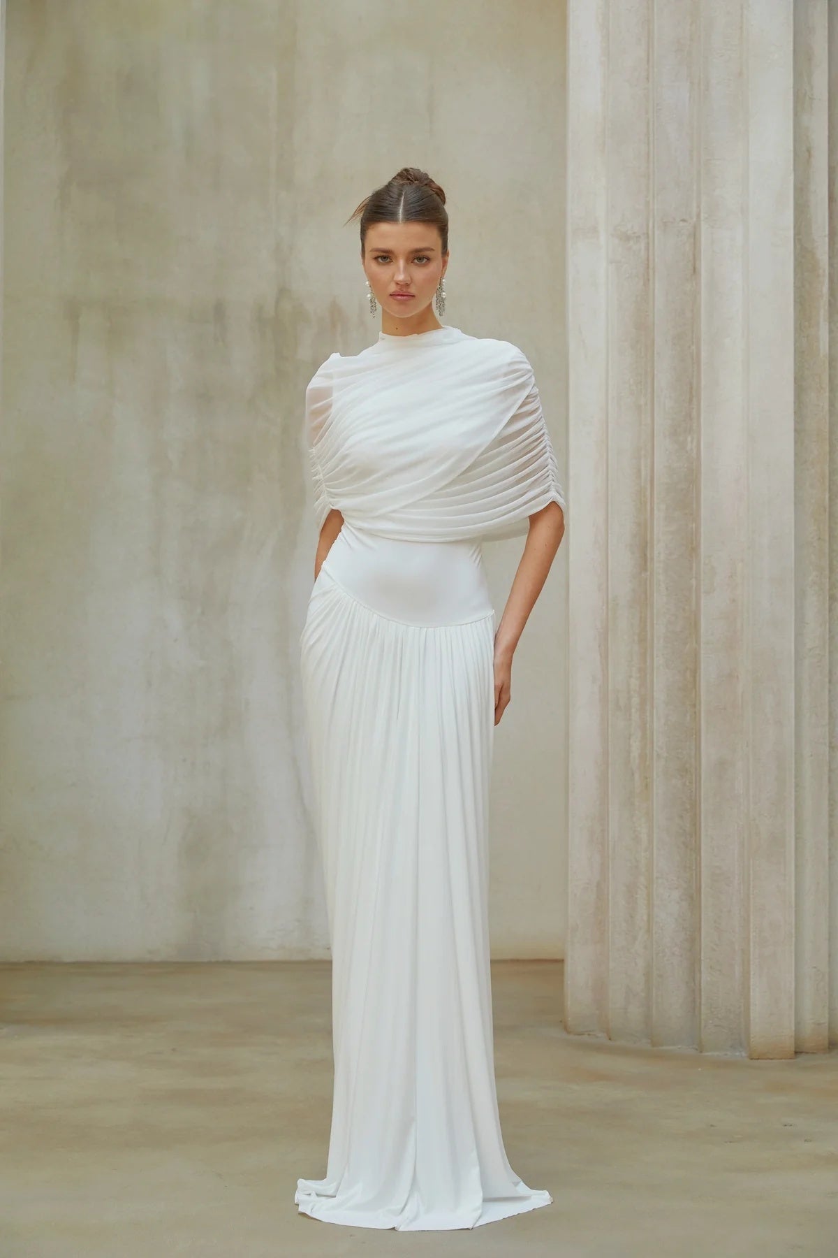 Asimetrik pilili maksi elbise