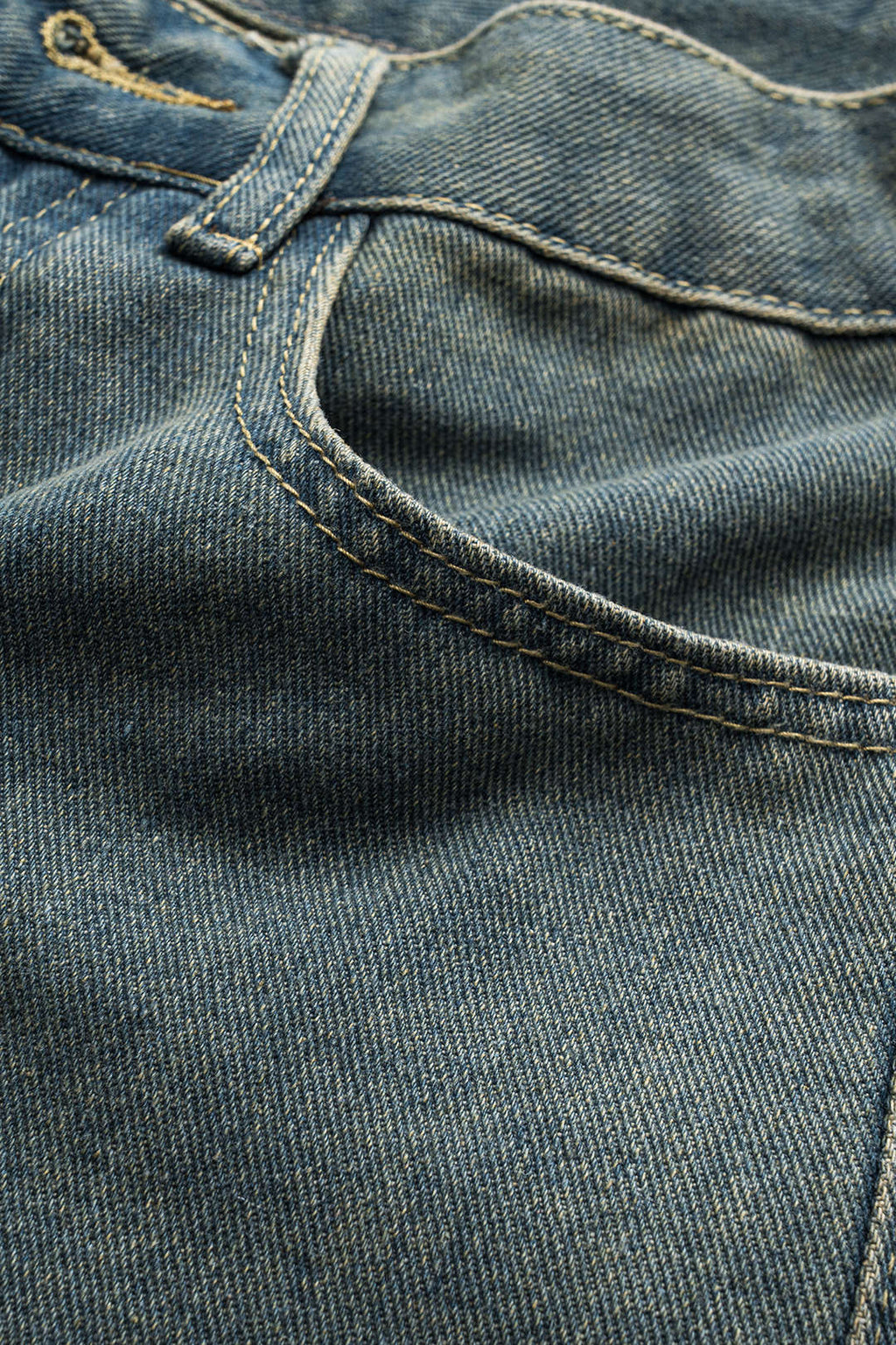 Püsküllü Cepli Düğmeli Bol Paça Denim Pantolon