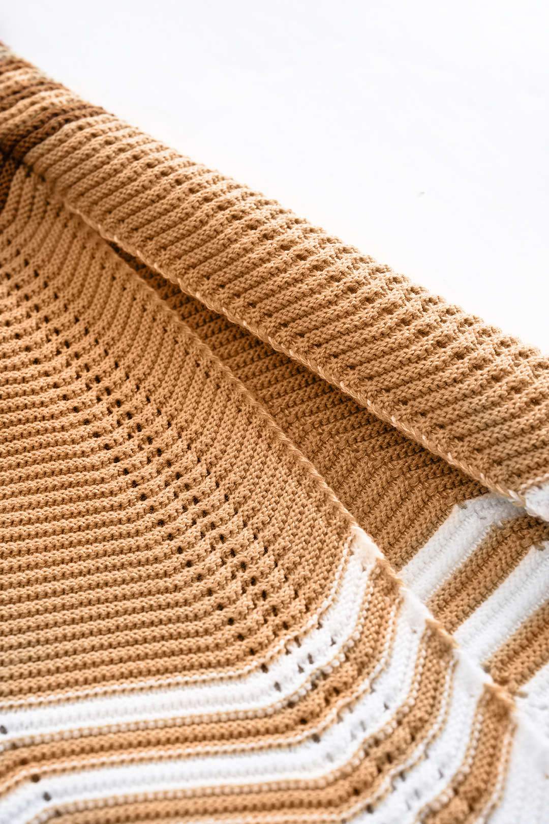 Örgü Kontrast Sırt Açık Kolsuz Halter Yaka Yırtmaçlı Elbise