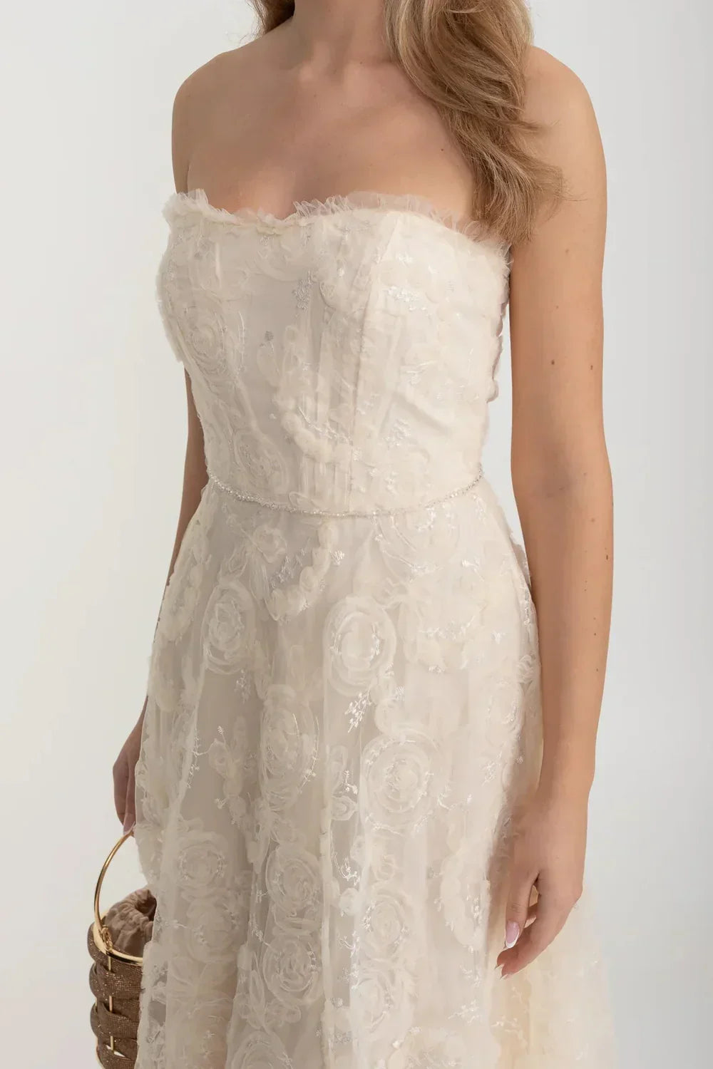 Gövdesi Gömme ve Çiçek Motifli Straplez Dantel Elbise - Ivoire