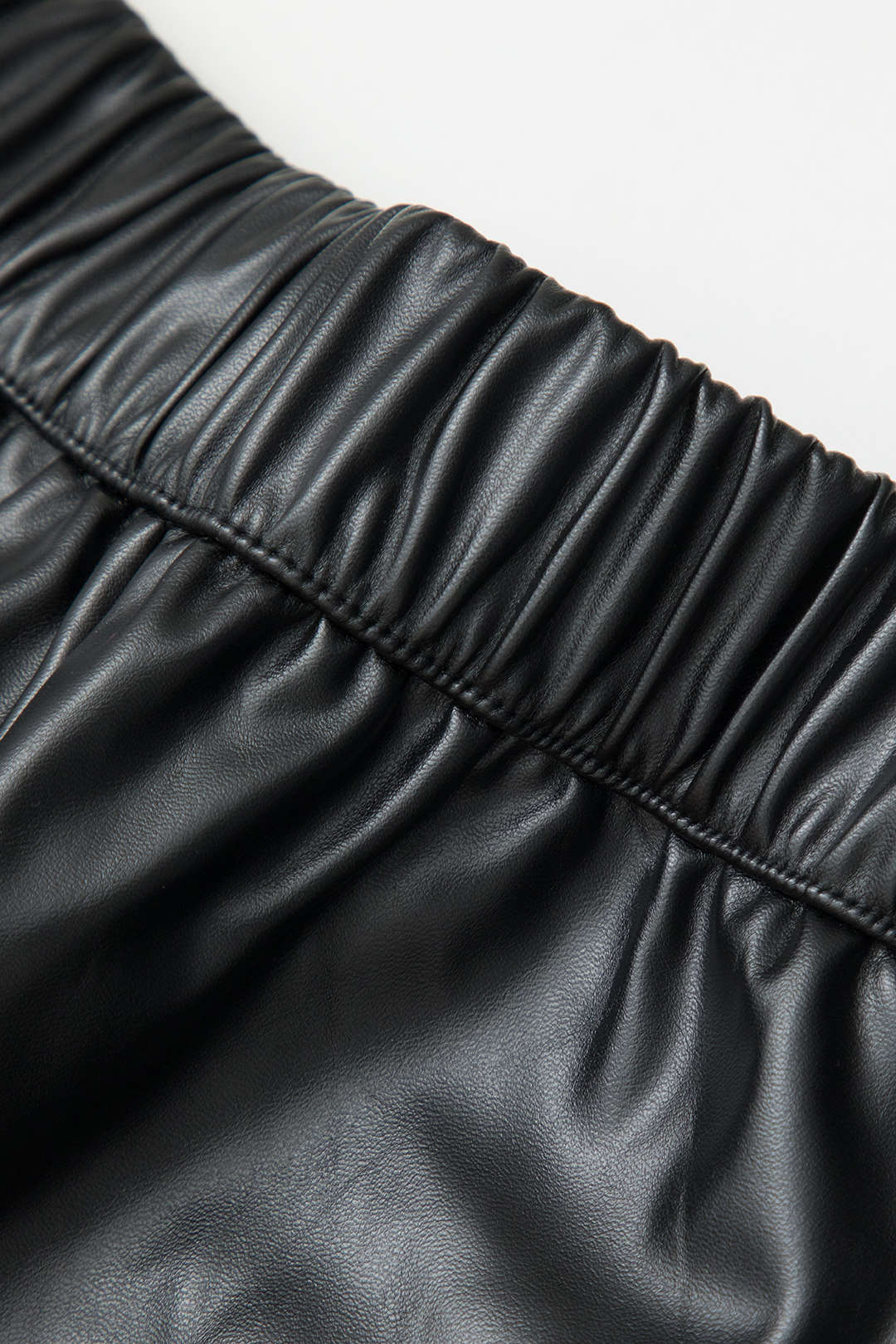 Deri Kapaklı Cepli Düz Paça Kargo Pantolon