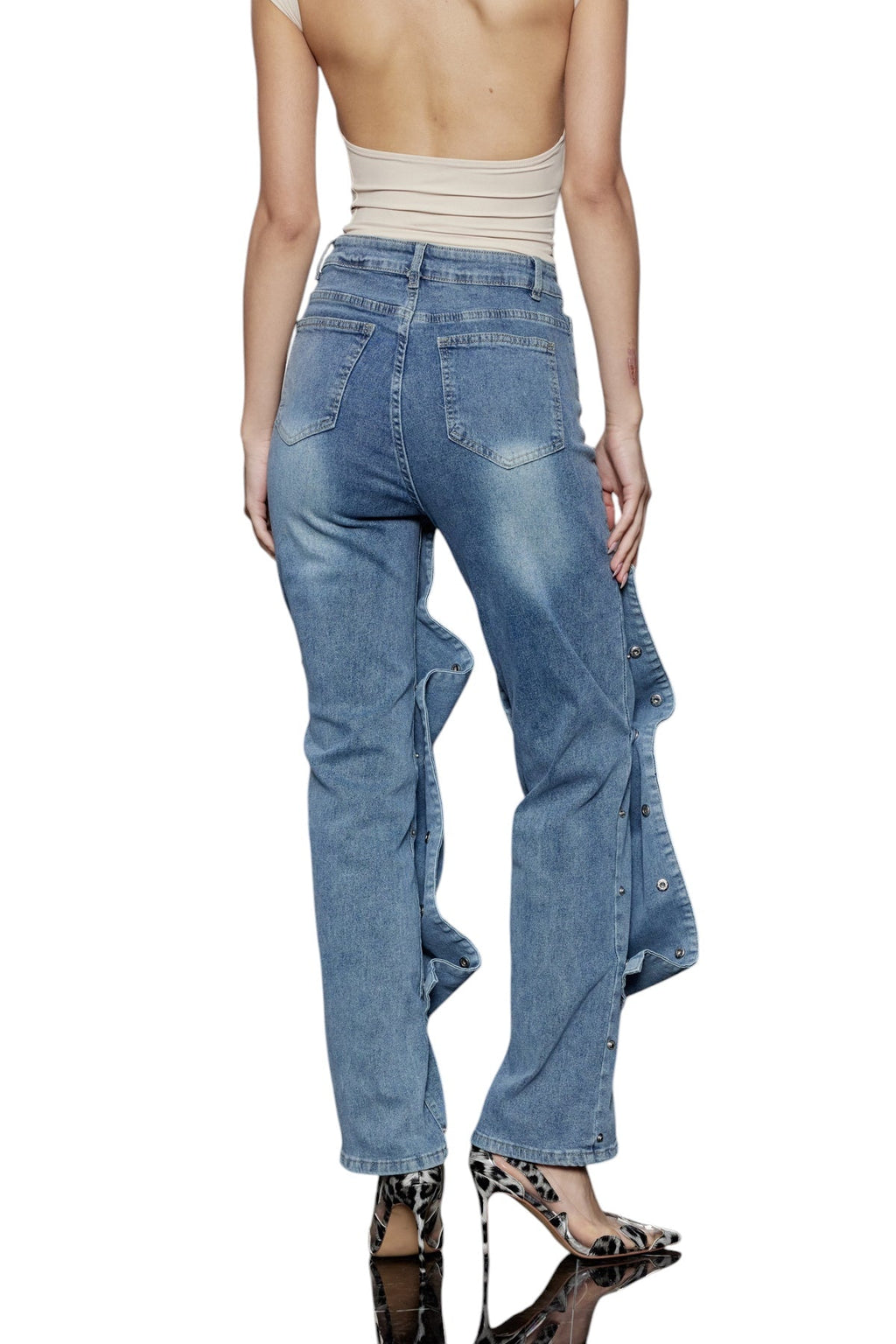 Düğmeli Asimetrik Düz Kesim Jean