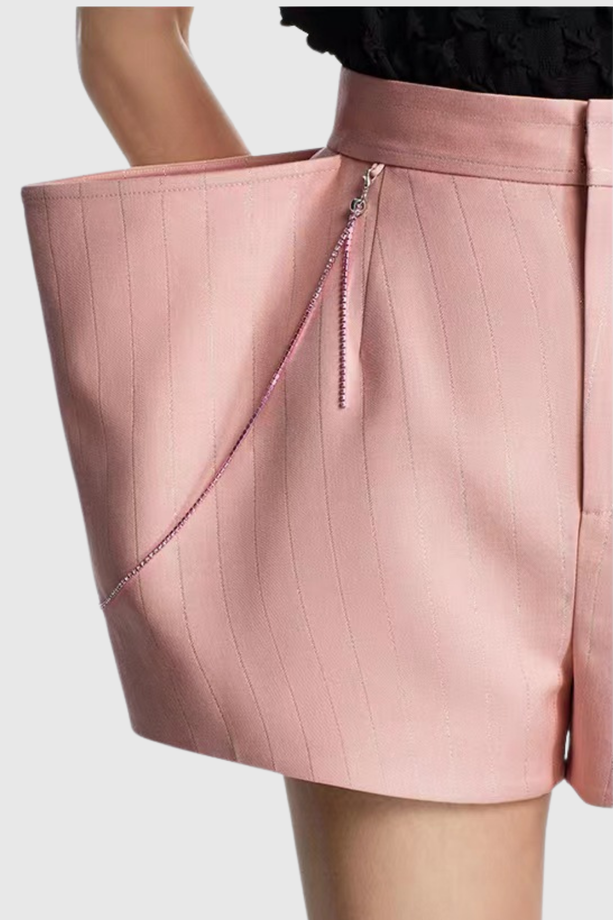 Zincir Detaylı Deconstruct Şort Pantolon