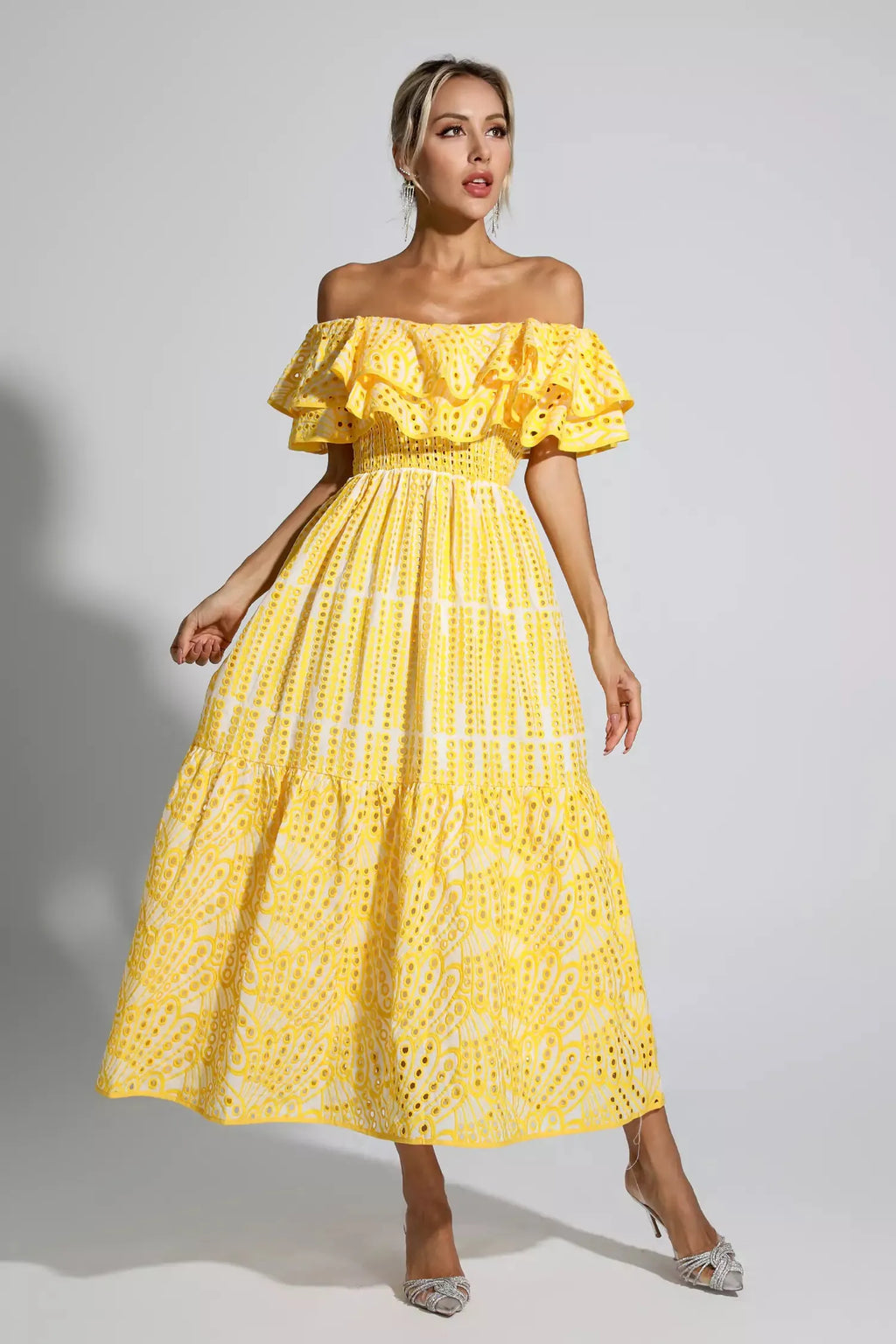 Malani Sarı Dekolteli Fırfırlı Maxi Elbise