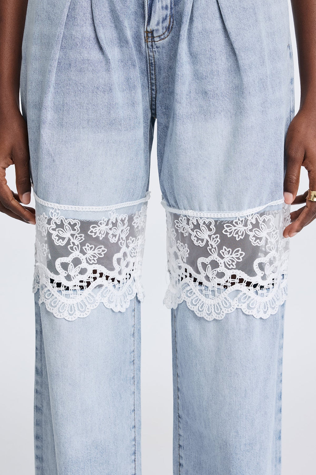 Dantel Detaylı Parçalı Kesik Jean