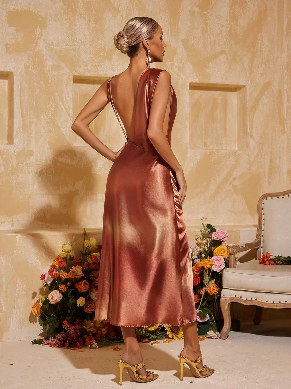 Violetta Kolsuz Kapşonlu Yaka Saten Midi Elbise