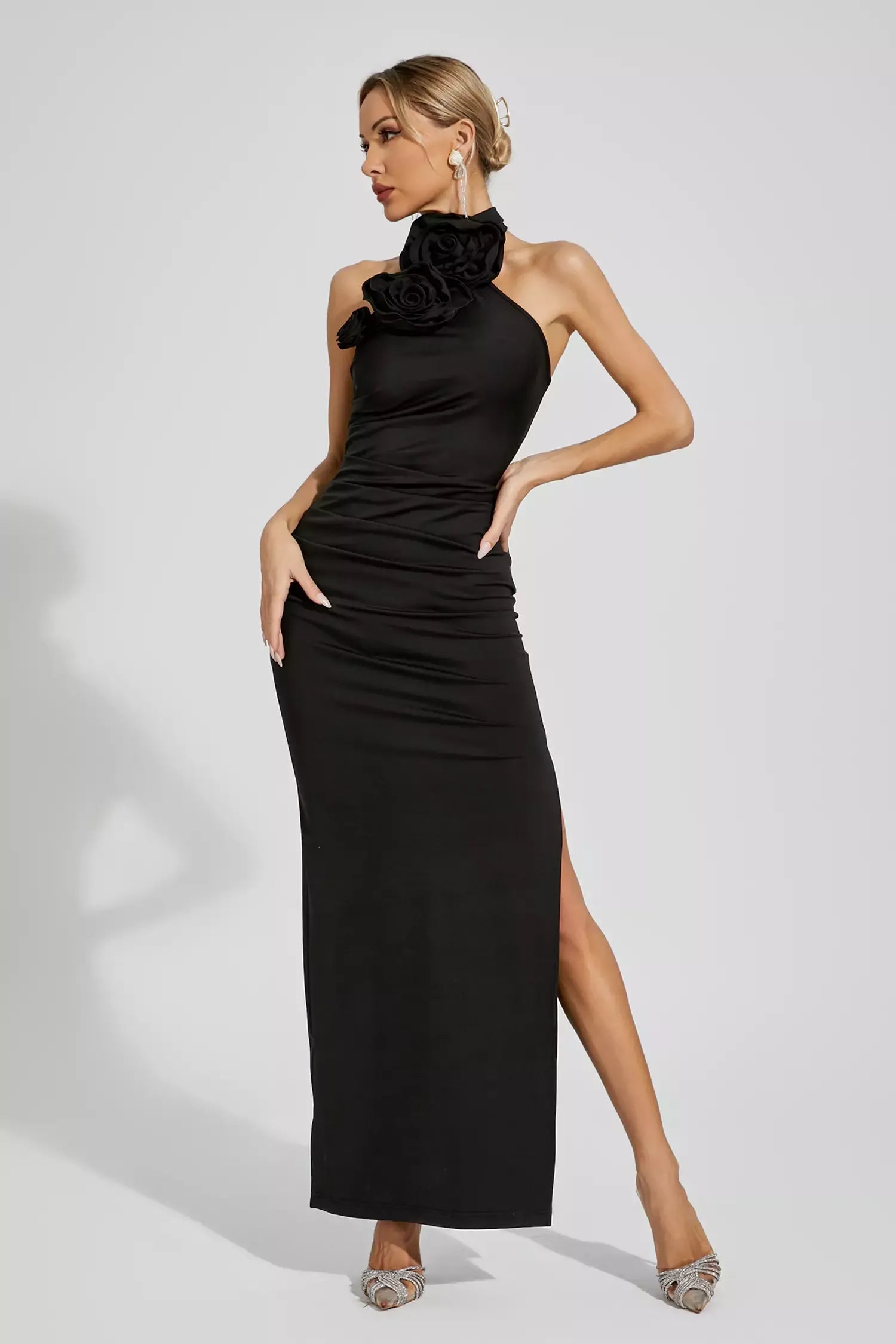 Natalie Kırmızı Çiçekli Dantelli Boyundan Bağlamalı Maxi Elbise