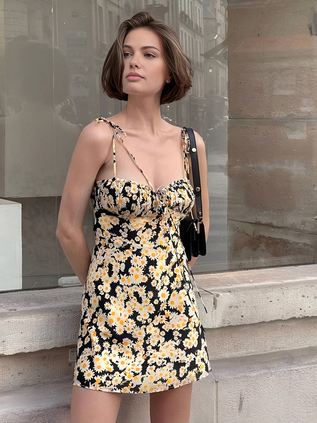 Papatya Baskılı Çiçekli Kısa Elbise