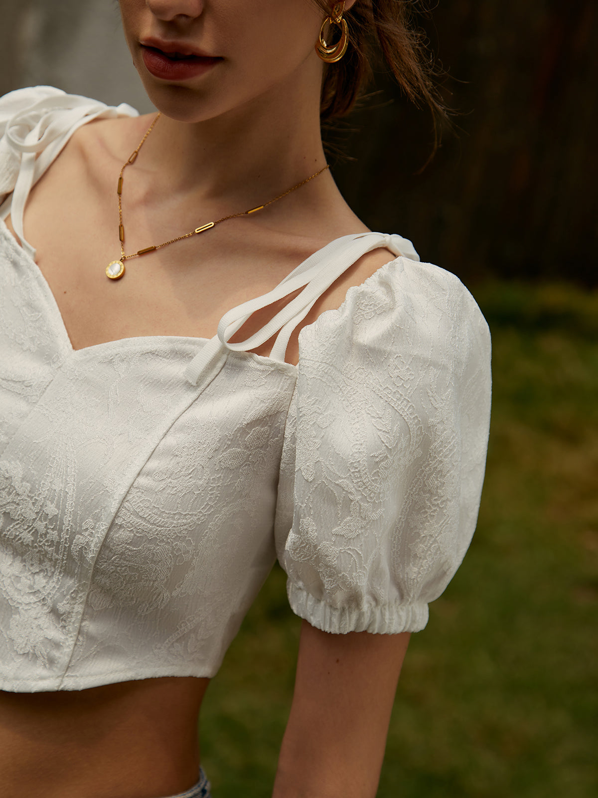 Kalp Yaka Arkasız Kısa Üst