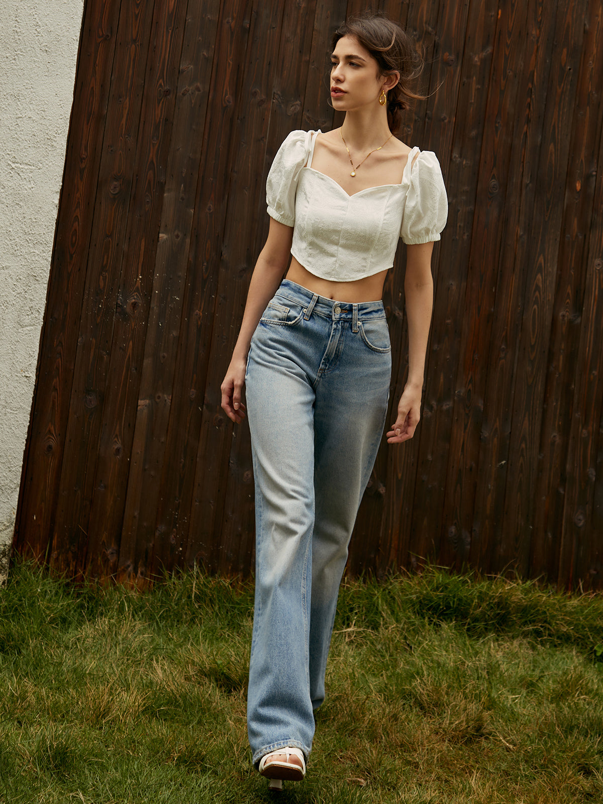 Kalp Yaka Arkasız Kısa Üst