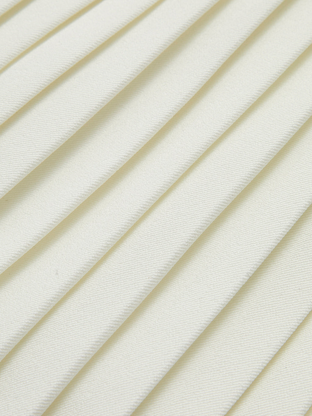 Metal Detaylı Pileli Kısa Elbise