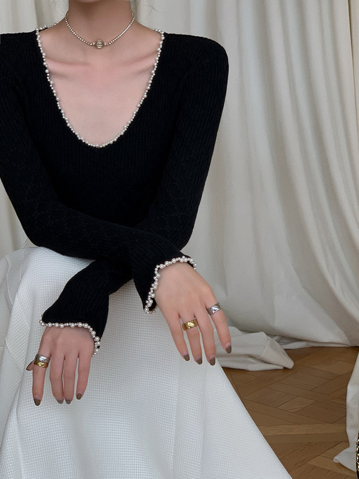 V-Yaka İpeksi Kenar Detaylı Triko Üst