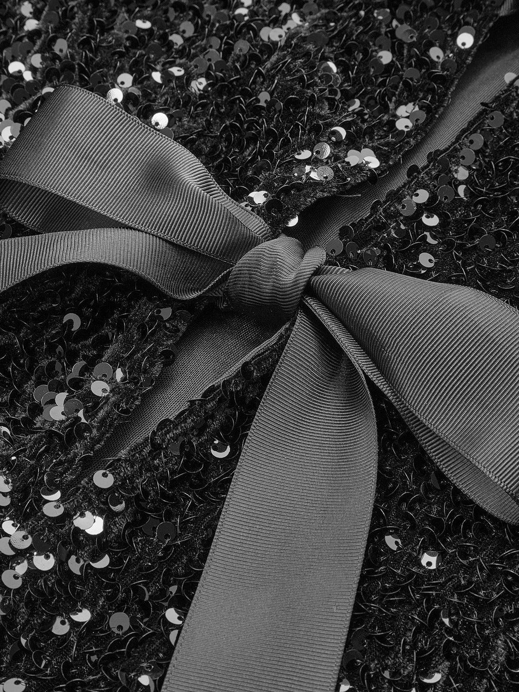 Siyah Pul Detaylı Fiyonk Bağlamalı Ceket