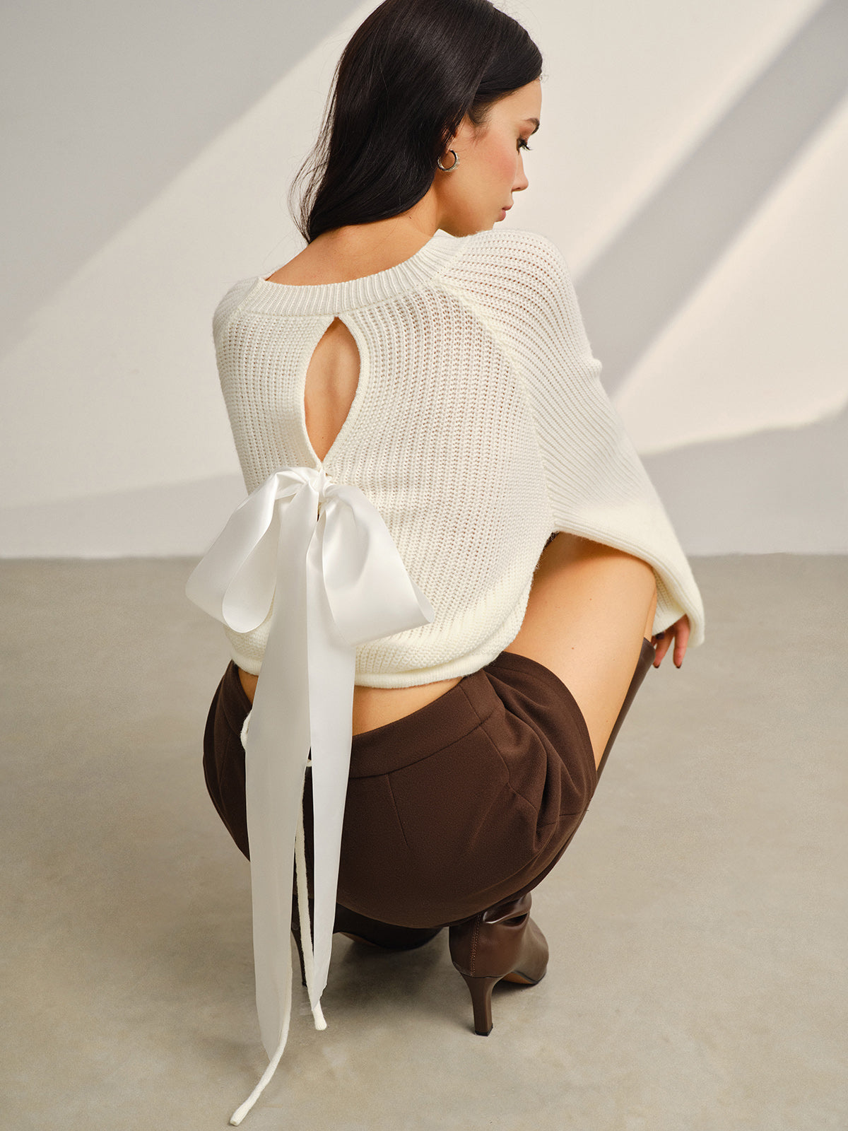 Saten Fiyonklu Çan Kollu Kısa Kazak