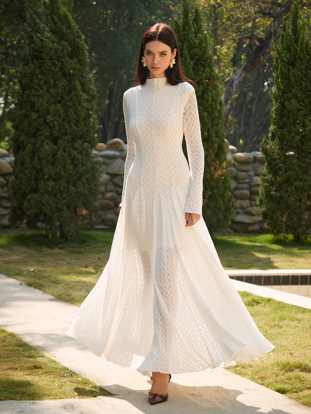 Büzgülü Yaka Dantelli Uzun Elbise