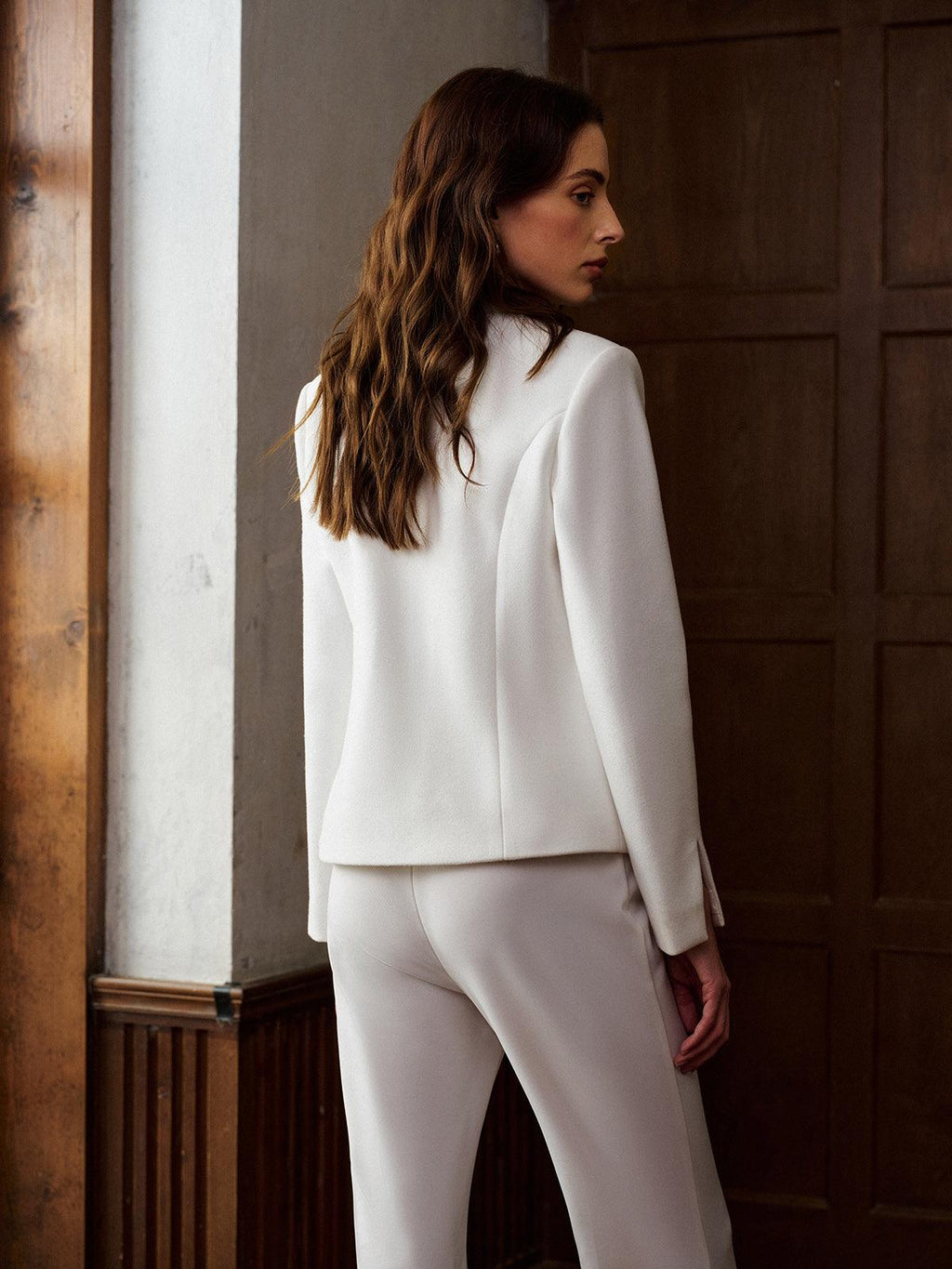 Zincir Tokalı Beyaz Blazer Ceket