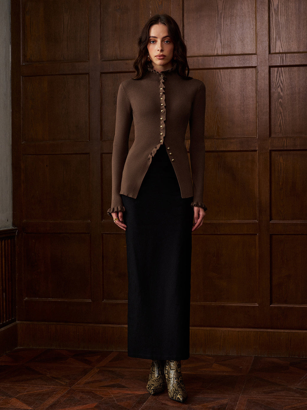 Marul Süslemeli Metal Düğmeli Yırtmaçlı Hırka