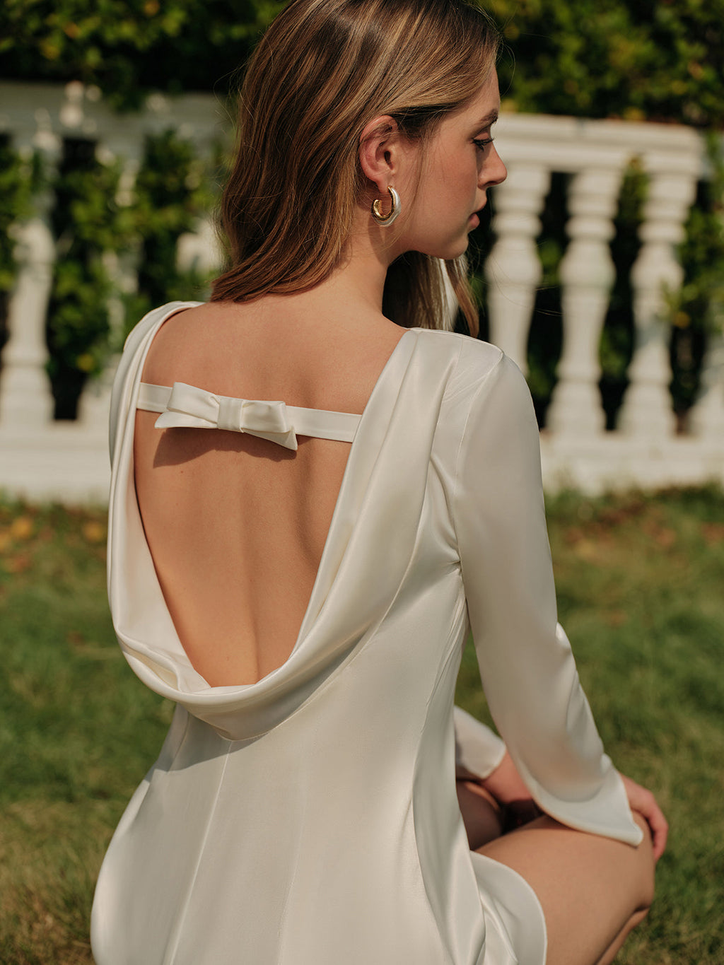 Şık Saten Kemerli Kısa Elbise Uzun Kollu