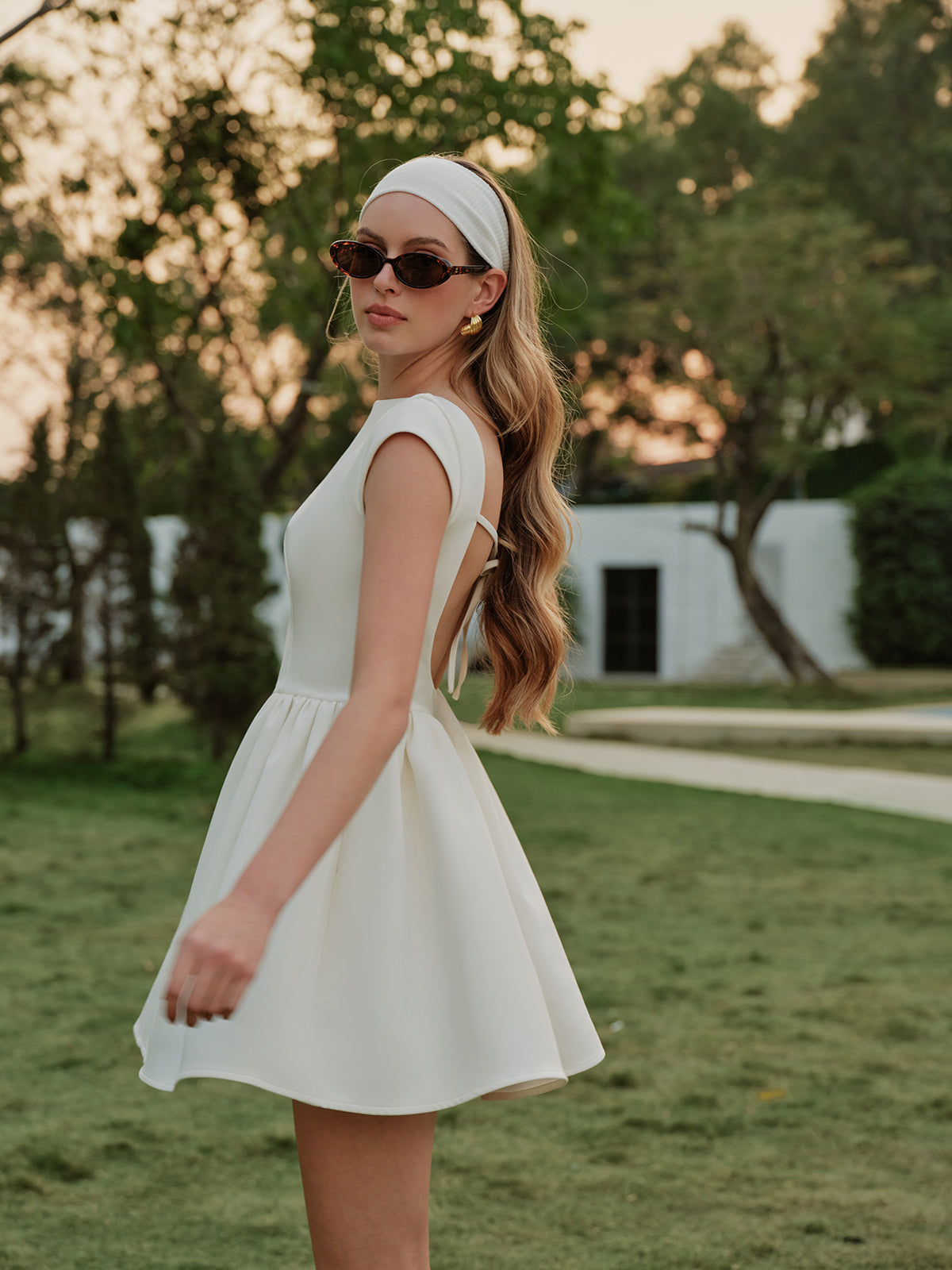 Şık Arka Bağlama Fırfırlı Elbise